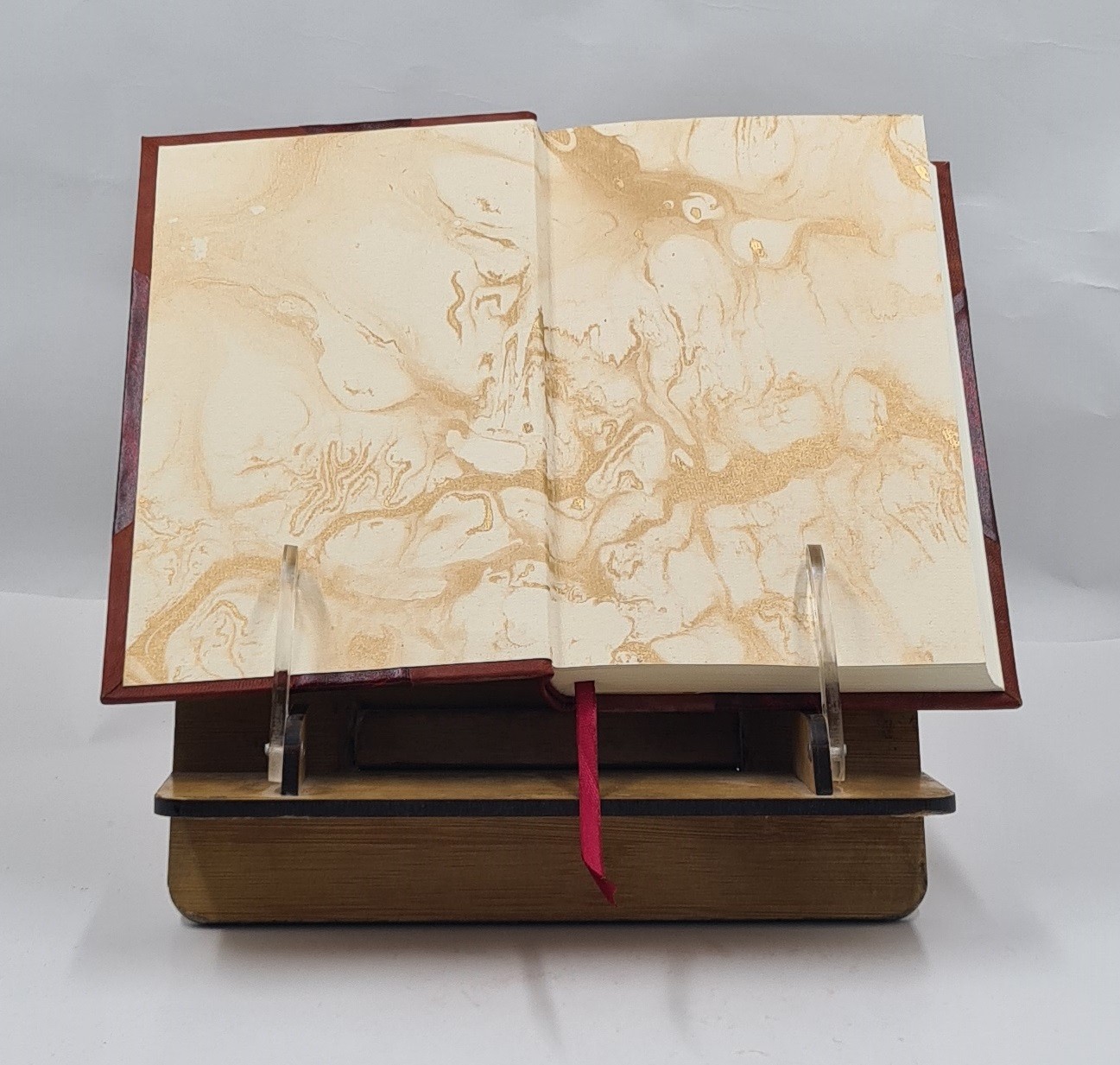 The Kybalion a study of the hermetic philosophy of ancient Egypt [Leather Bound]