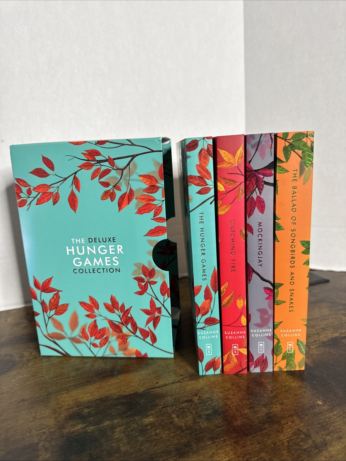 The Deluxe Hunger Games Collection Box Set Suzanne Collins Paperback NEW