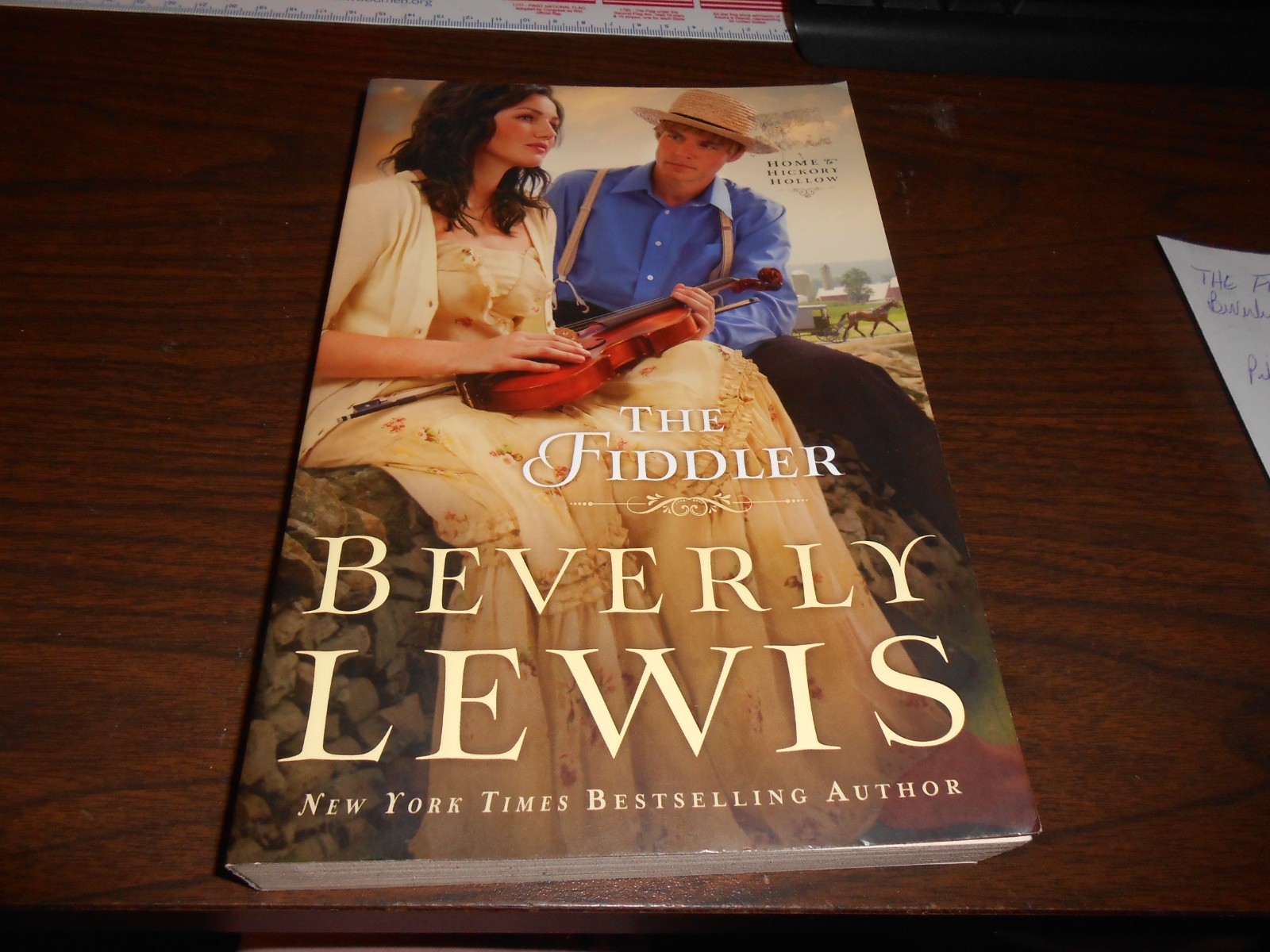 THE FIDDLER -BEVERLY LEWIS – 336 PAGES – PAPERBACK – PRE-OWNED – GOOD