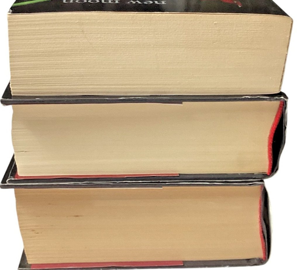 Stephenie Meyer’s Twilight Saga: New Moon, Eclipse & Breaking Dawn, 2 HC, 1 PB