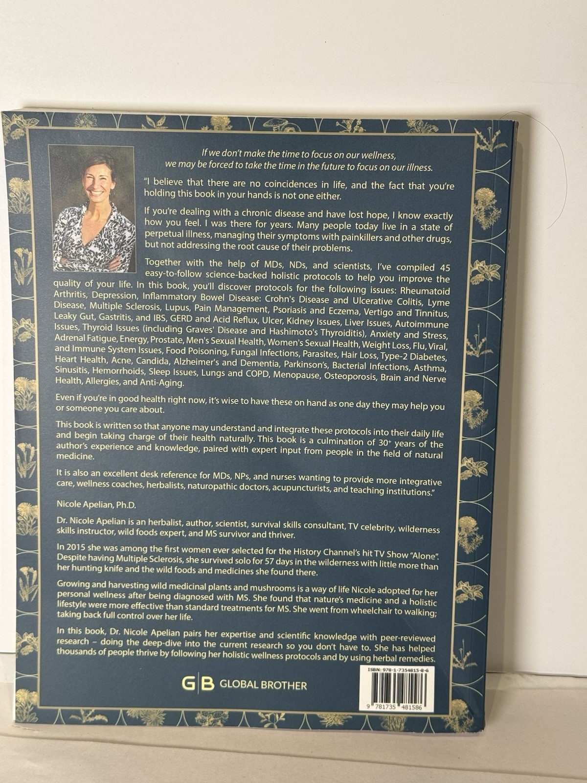 The Holistic Guide to Wellness by Nicole Apelian English Paperback Book