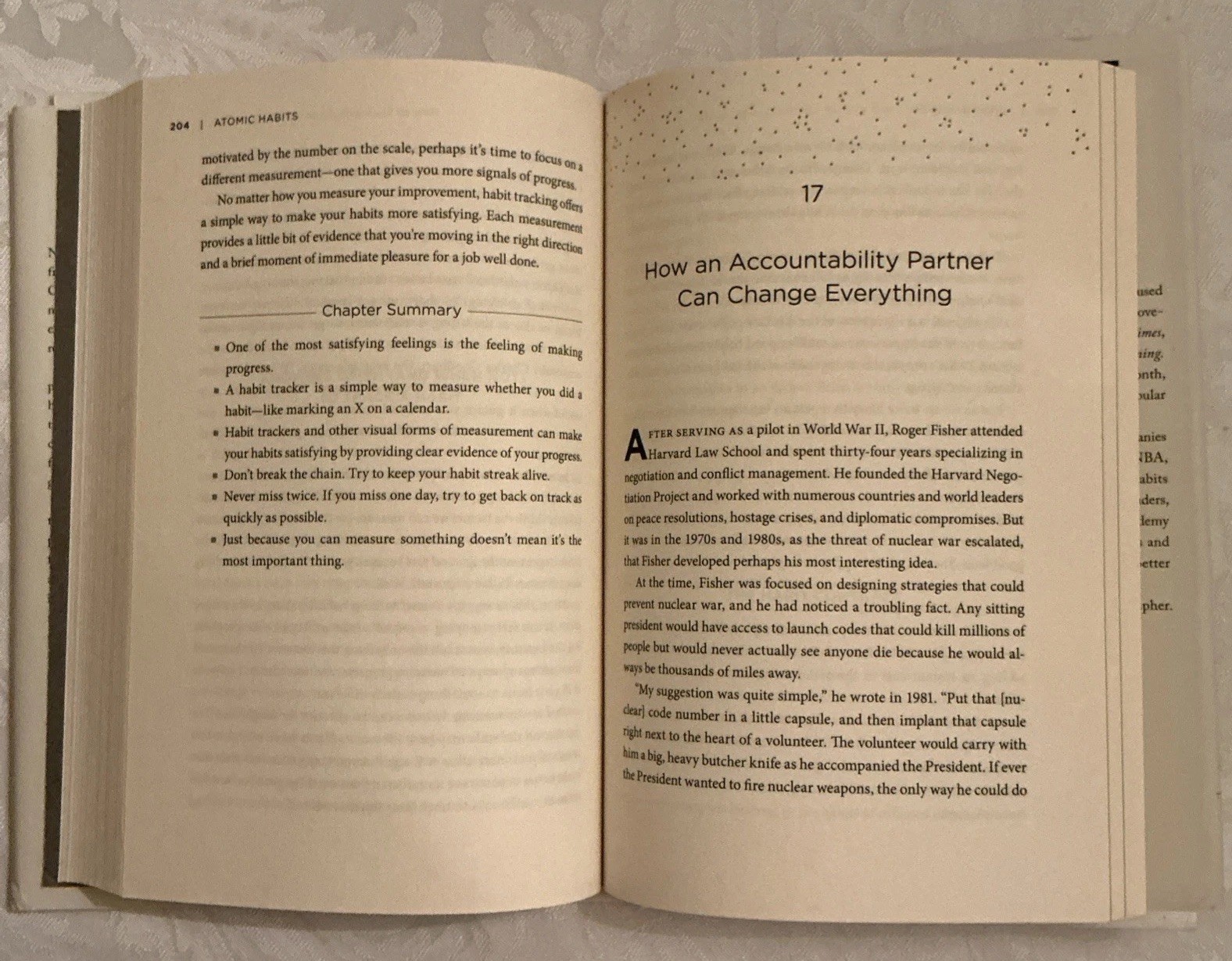 Atomic Habits by James Clear 2018 HC/DJ Avery Publishing 1st Edition
