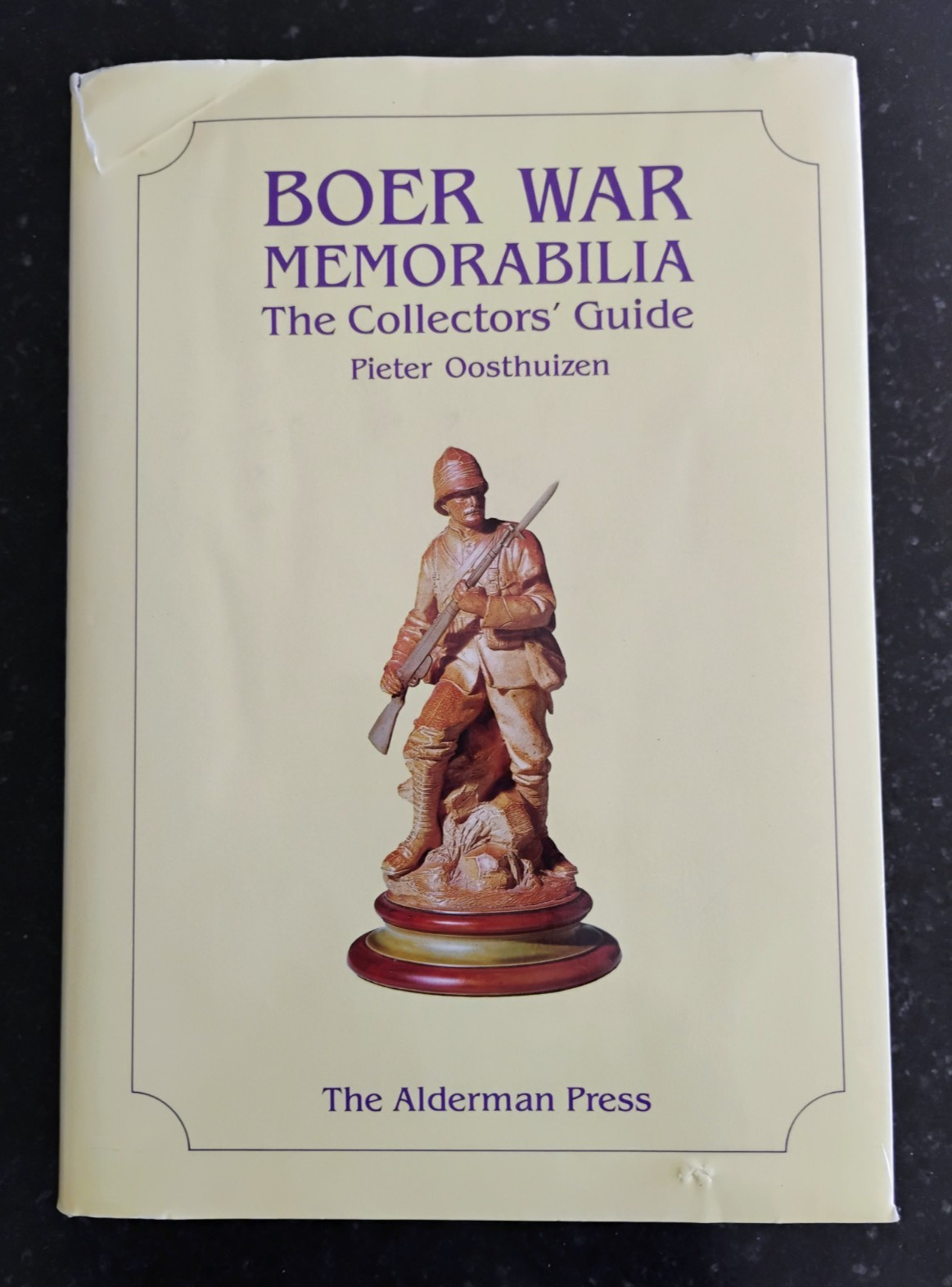 BOER WAR MEMORABILIA – THE COLLECTOR’S GUIDE – PIETER OOSTHUIZEN – HARDCOVER