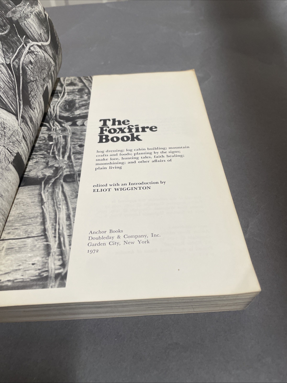 The Foxfire Book: Hog Dressing, Log Cabin Building, … Pb 1972