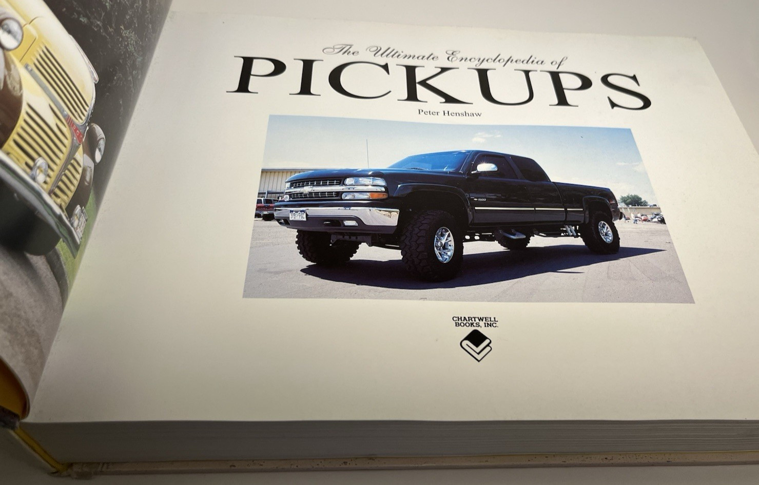 The Ultimate Encyclopedia of Pickups by Peter Henshaw 2005 Hardcover 448 Pages