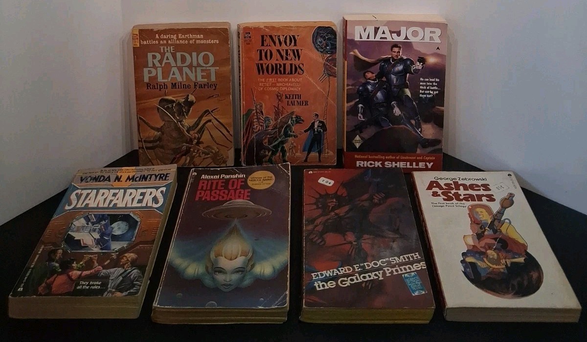 VTG Mixed Book Lot of 30 Fantasy Sci-fi: ACE Del Rey DAW Tor Publications *Good*