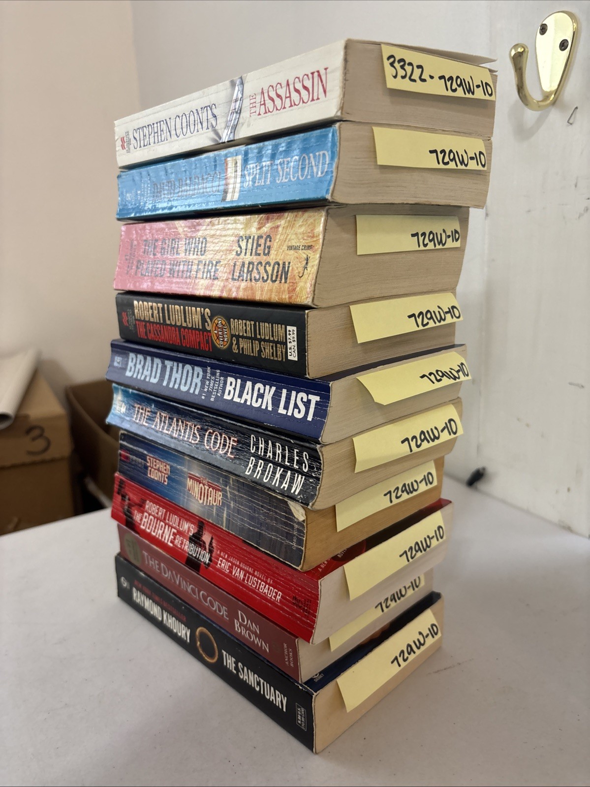 Lot of 10 – Mystery and Thrillers – Mixed Authors – FREE SHIPPING