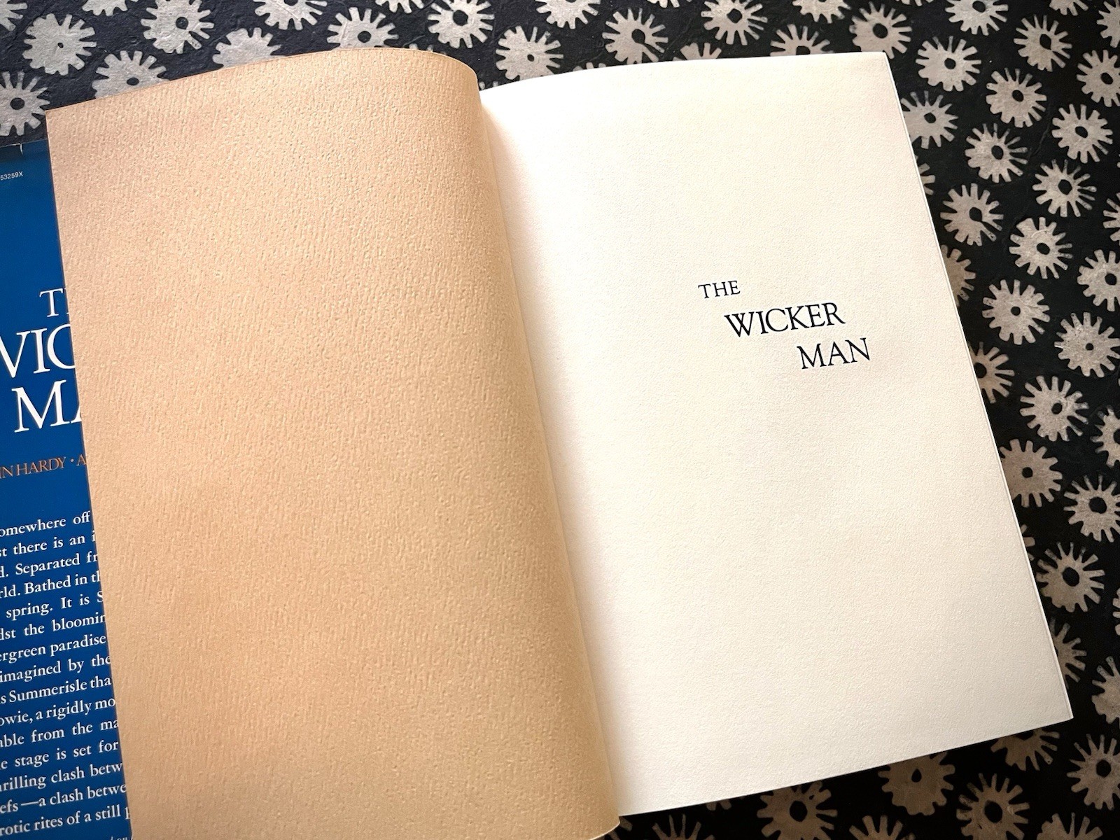 THE WICKER MAN ~ HARDY/SHAFFER (1978, Crown) First Edition HC/DJ Folk Horror