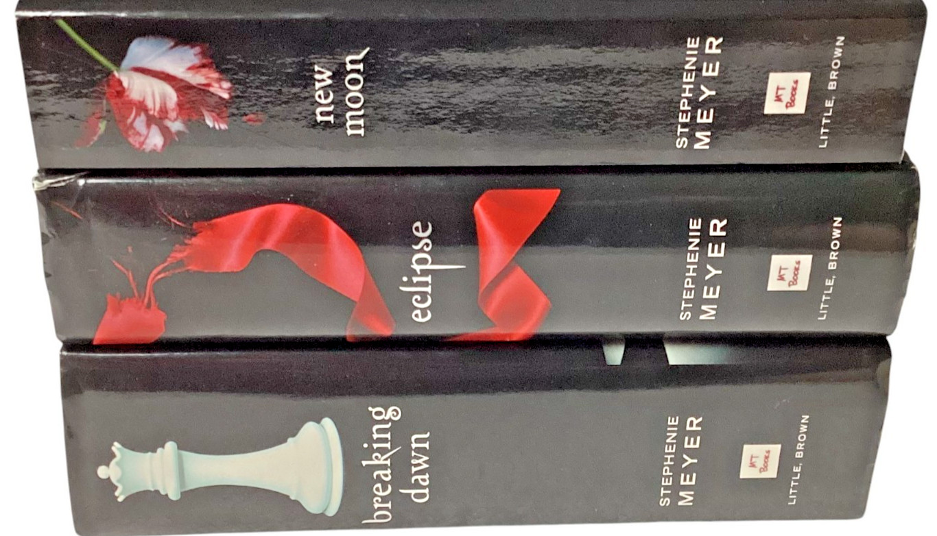 Stephenie Meyer’s Twilight Saga: New Moon, Eclipse & Breaking Dawn, 2 HC, 1 PB