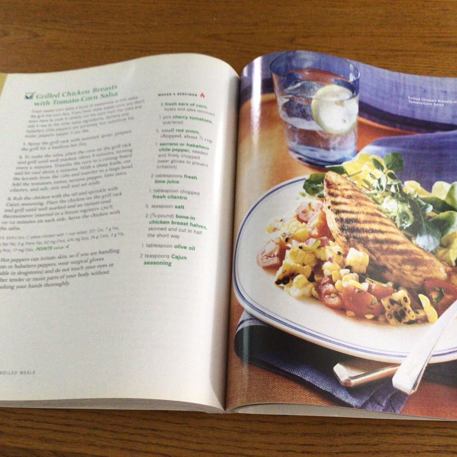 WW WEIGHT WATCHERS Everyone Loves CHICKEN 200+ RECIPES Cookbook 336 Pages Points