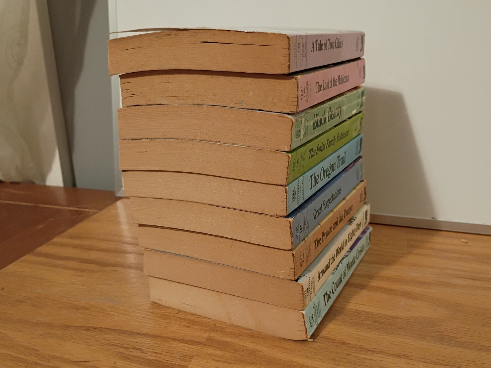 Lot Of 9 Vintage Moby Books Illustrated Classic Editions Mini Paperbacks