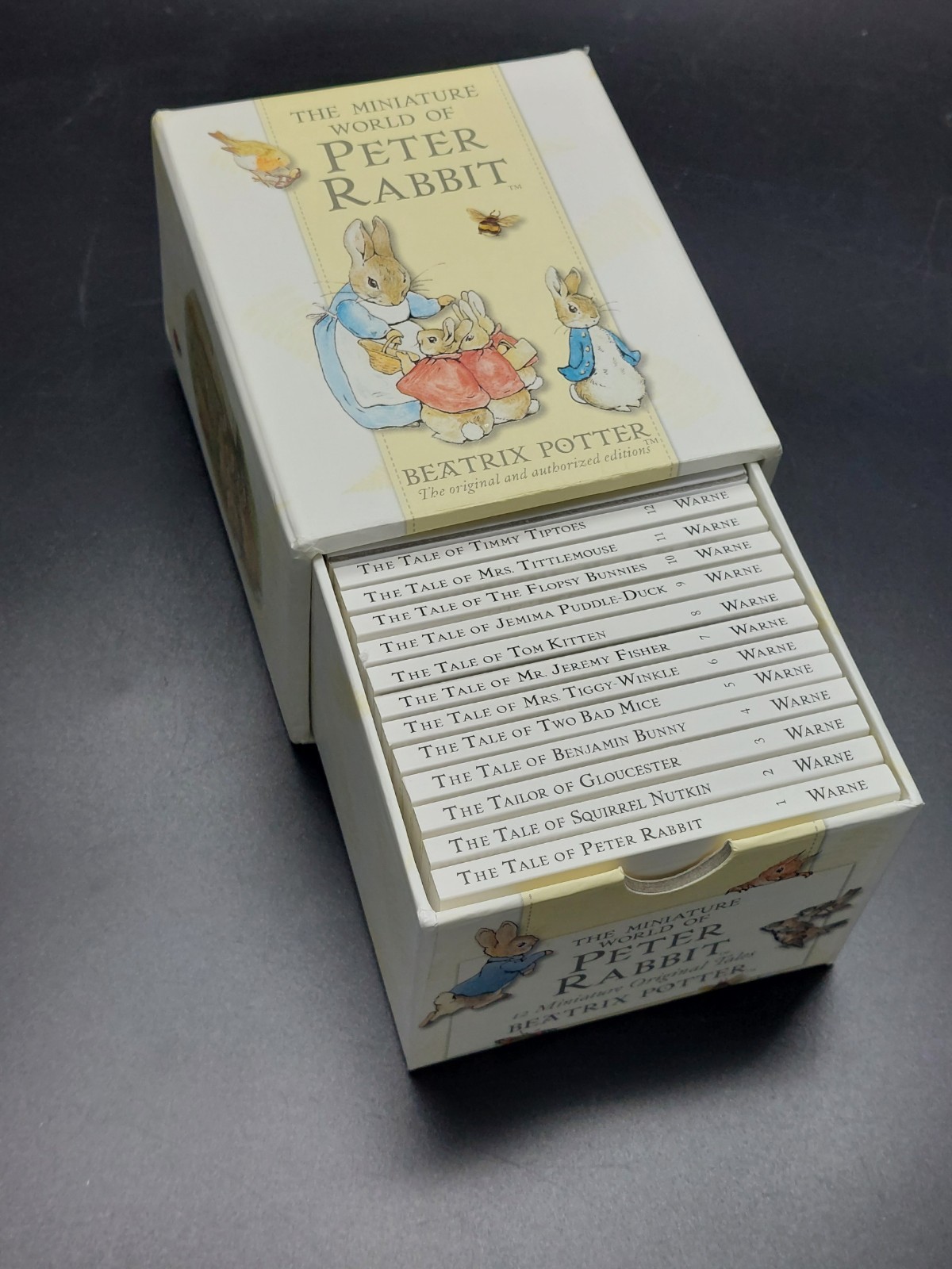 The Miniature World of Peter Rabbit- 12 Mini Books in Slip Case Beatrix Potter
