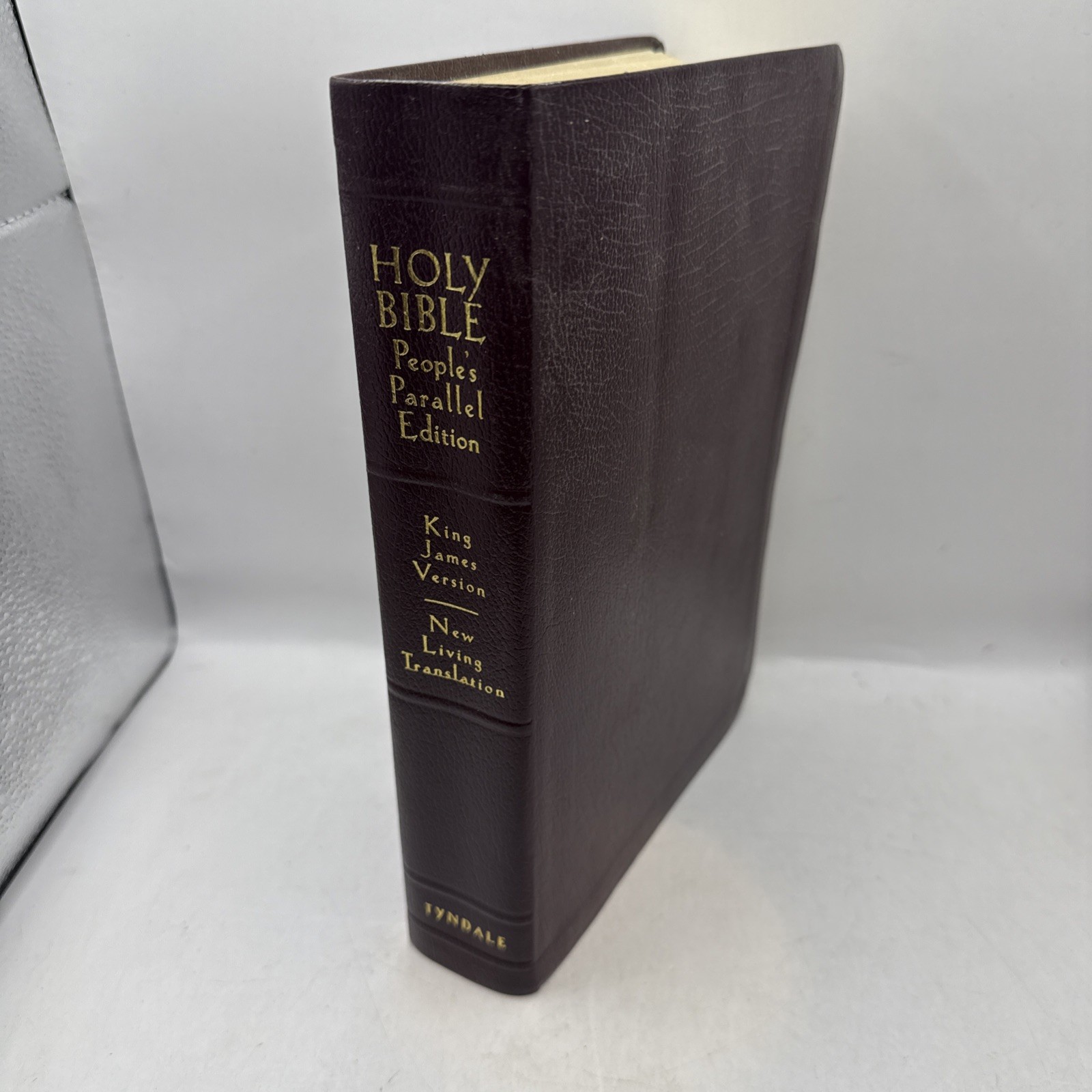 Holy Bible: People’s Parallel Edition King James Version New Living Translation