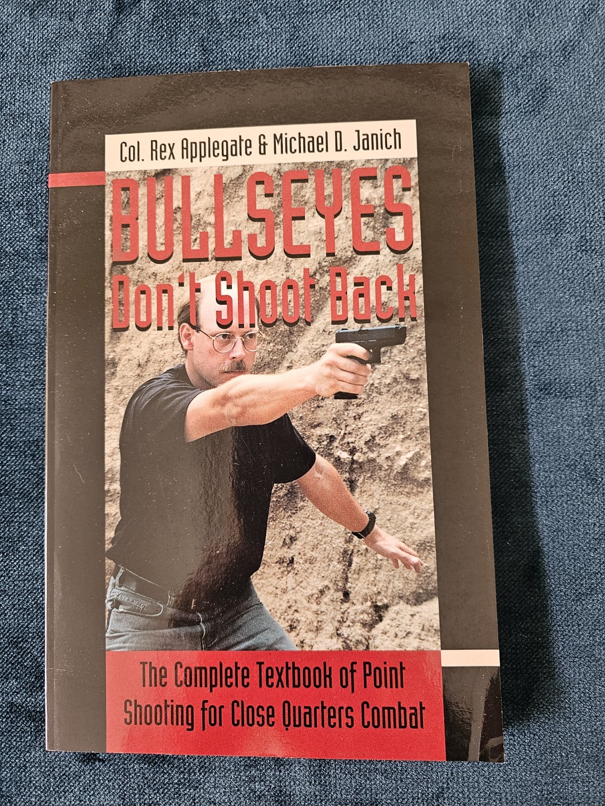Bullseyes Don’t Shoot Back Textbook of Point Shooting Applegate & Janich 1998