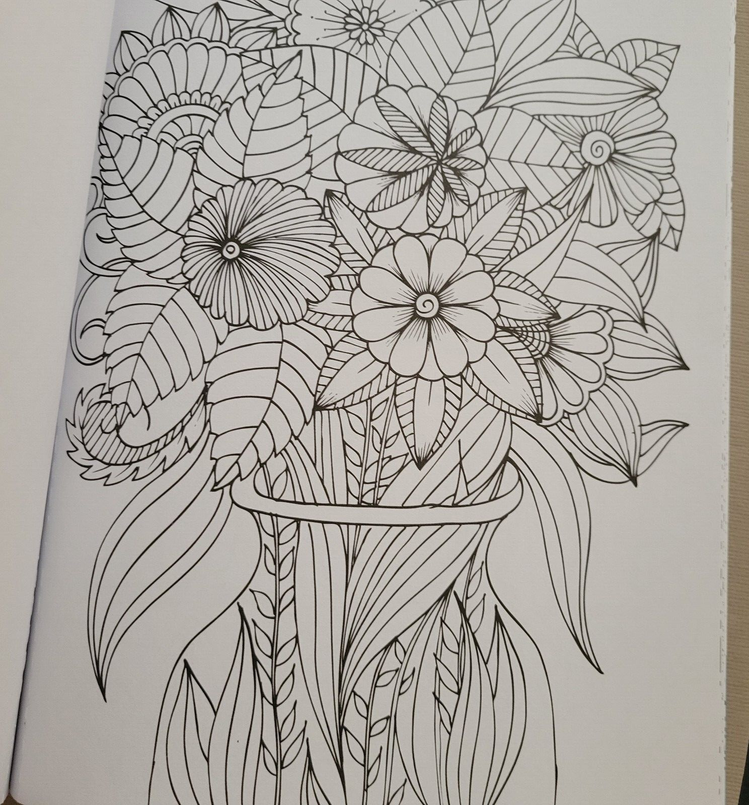 LOVE YOU MOM ADULT COLORING BOOK – 2021 TOPIX MEDIA – 47 FESTIVE COLORING PAGES