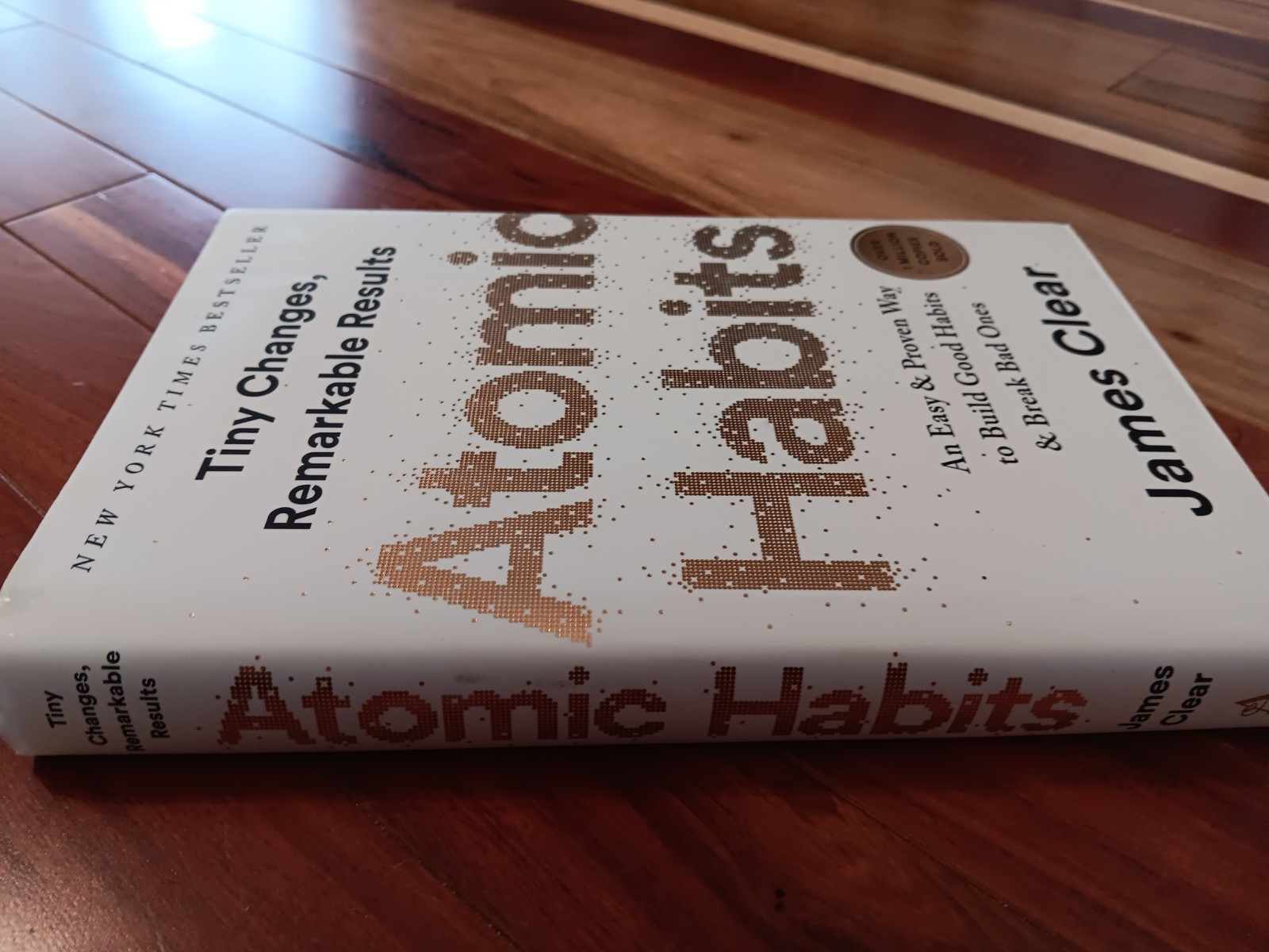 Atomic Habits: An Easy & Proven Way to Build Good Habits & Break Bad Ones