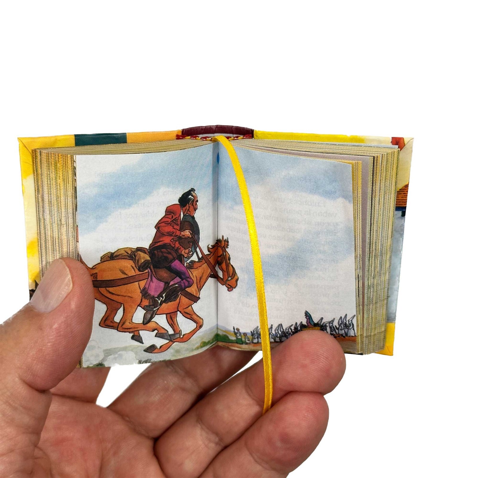 new Don Quijote de la Mancha para Jóvenes mini book 2.65″ high hardcover 438 pgs