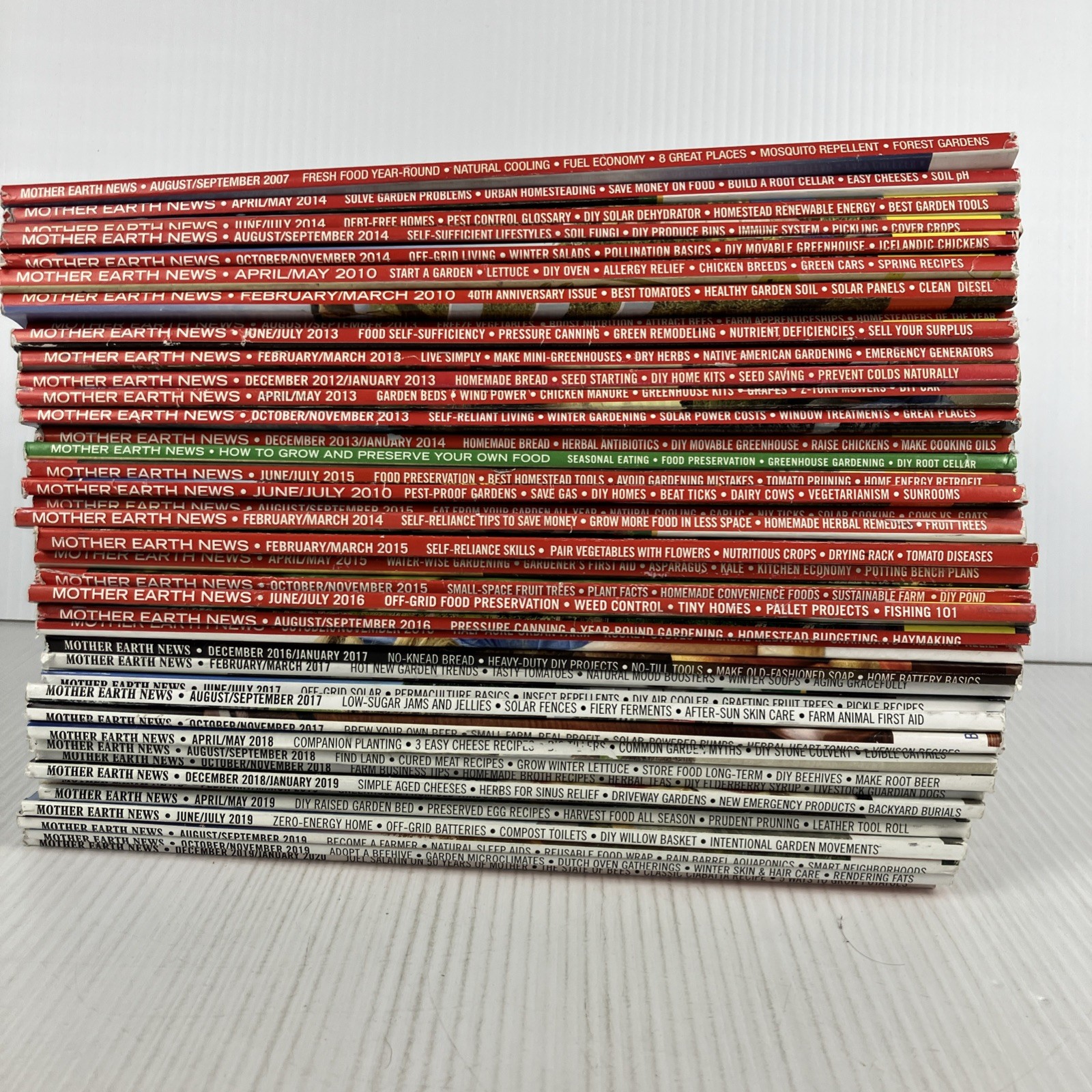 Mother Earth News Magazine Lot of 42 2010 to 2019 homesteading farming 2010s