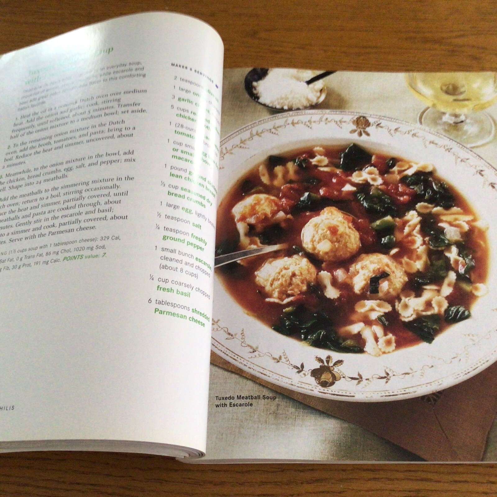 WW WEIGHT WATCHERS Everyone Loves CHICKEN 200+ RECIPES Cookbook 336 Pages Points