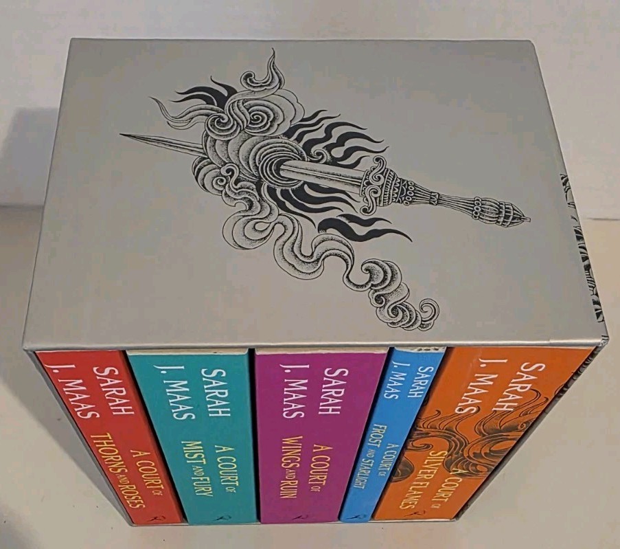Court of Thorns and Roses Paperback Box Set (5 Books) by Sarah J Maas 2020