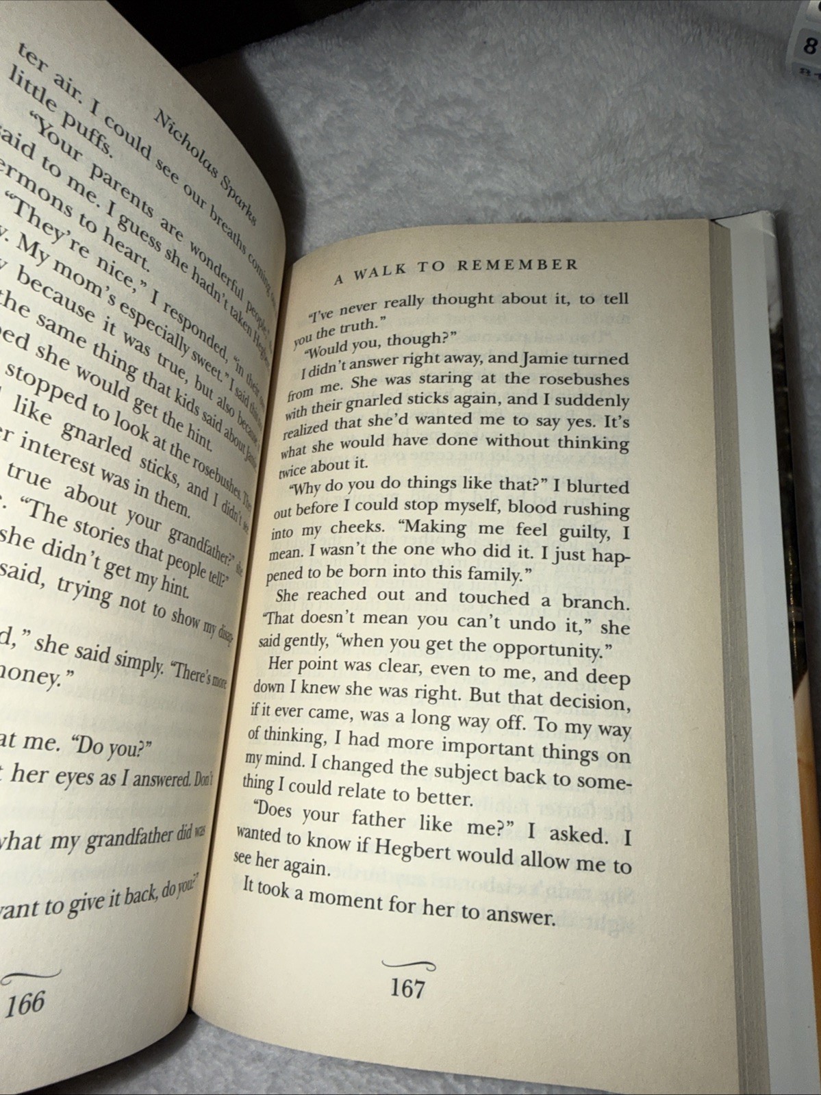 A Walk to Remember by Nicholas Sparks 1999 Hardcover Book Larger Print New