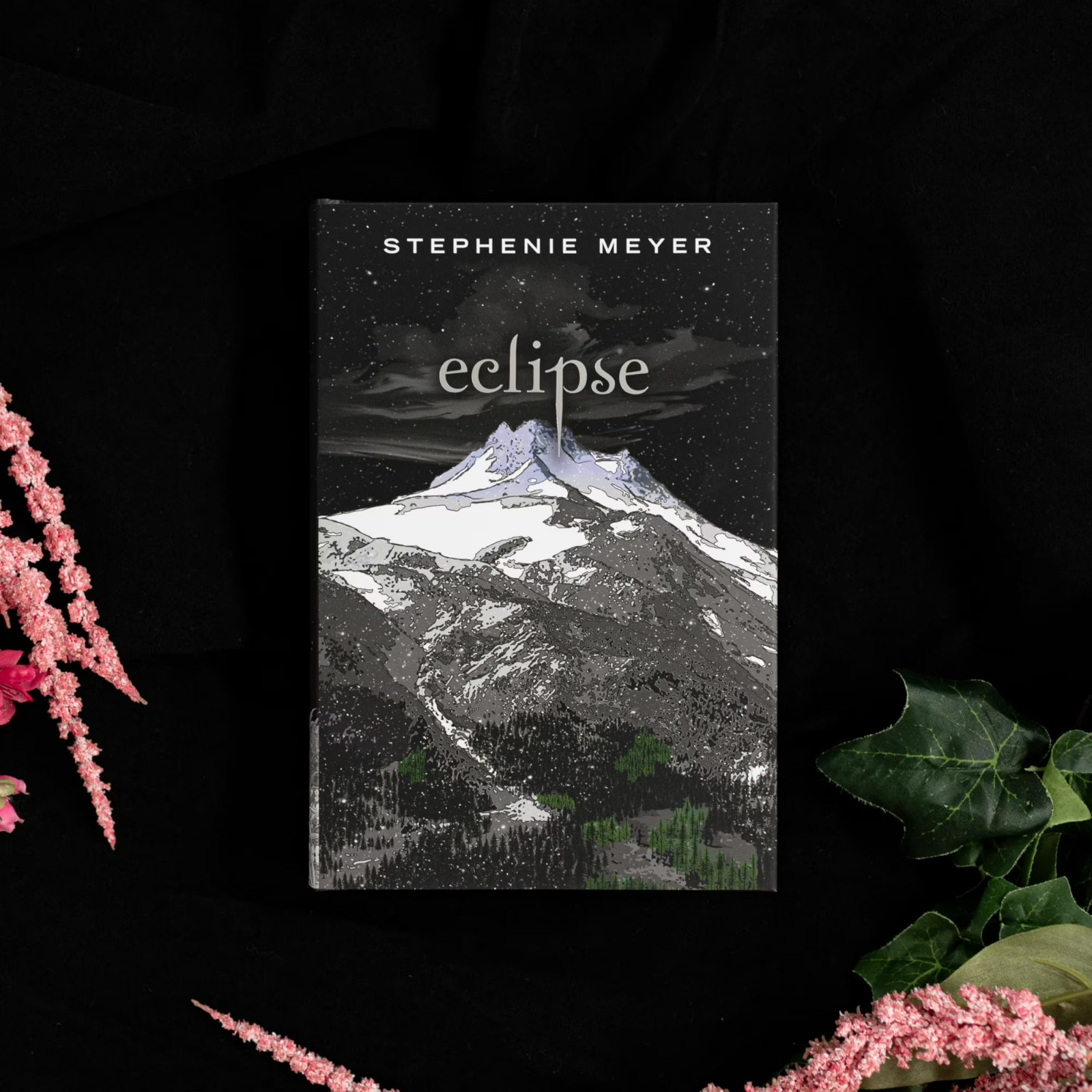 Hot Deal! The Twilight Saga Deluxe Hardcover Collection Hardcover