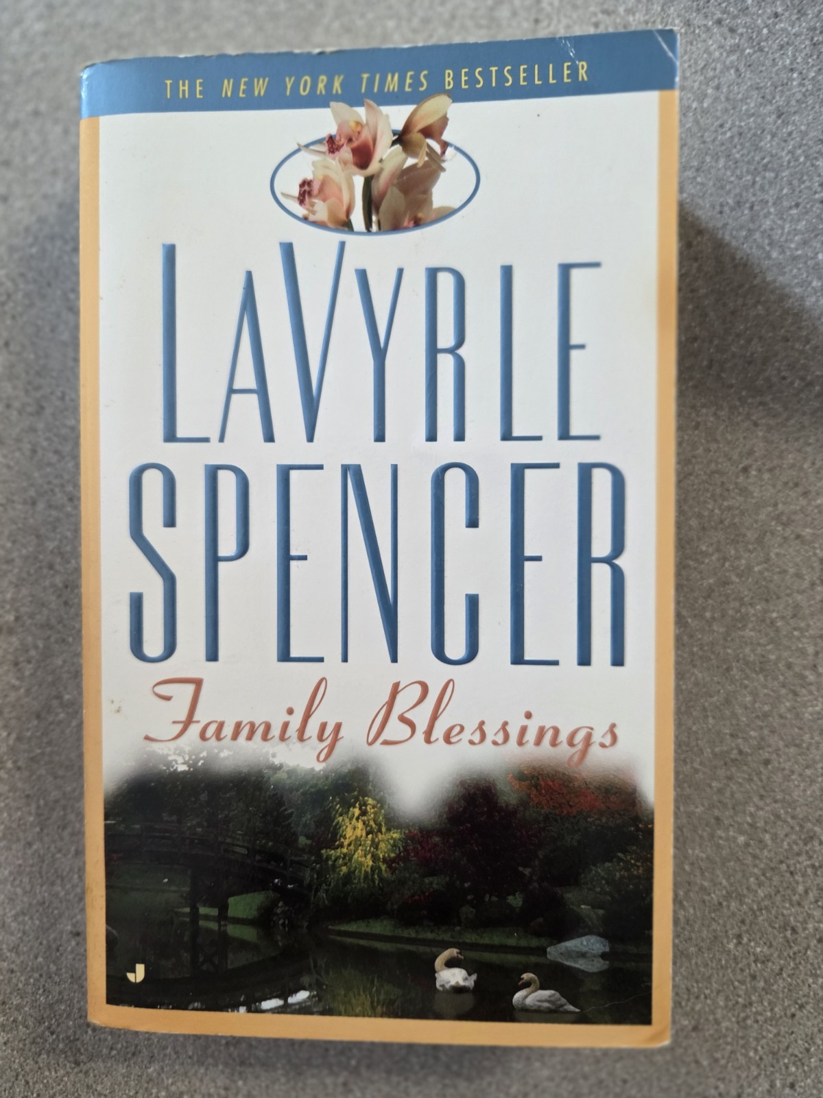 LaVyrle Spencer Lot Of 12. 1 2-in-1 With Another Author =13 Stories. Romance.