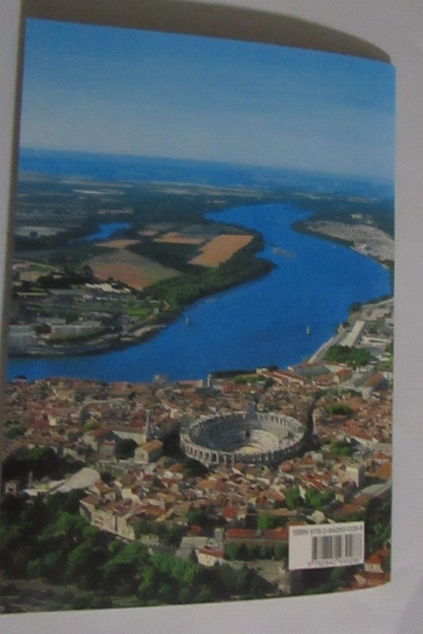 ARLES PAPERBACK BOOK 1998 32 PAGES 6.5 X 9.5 IN