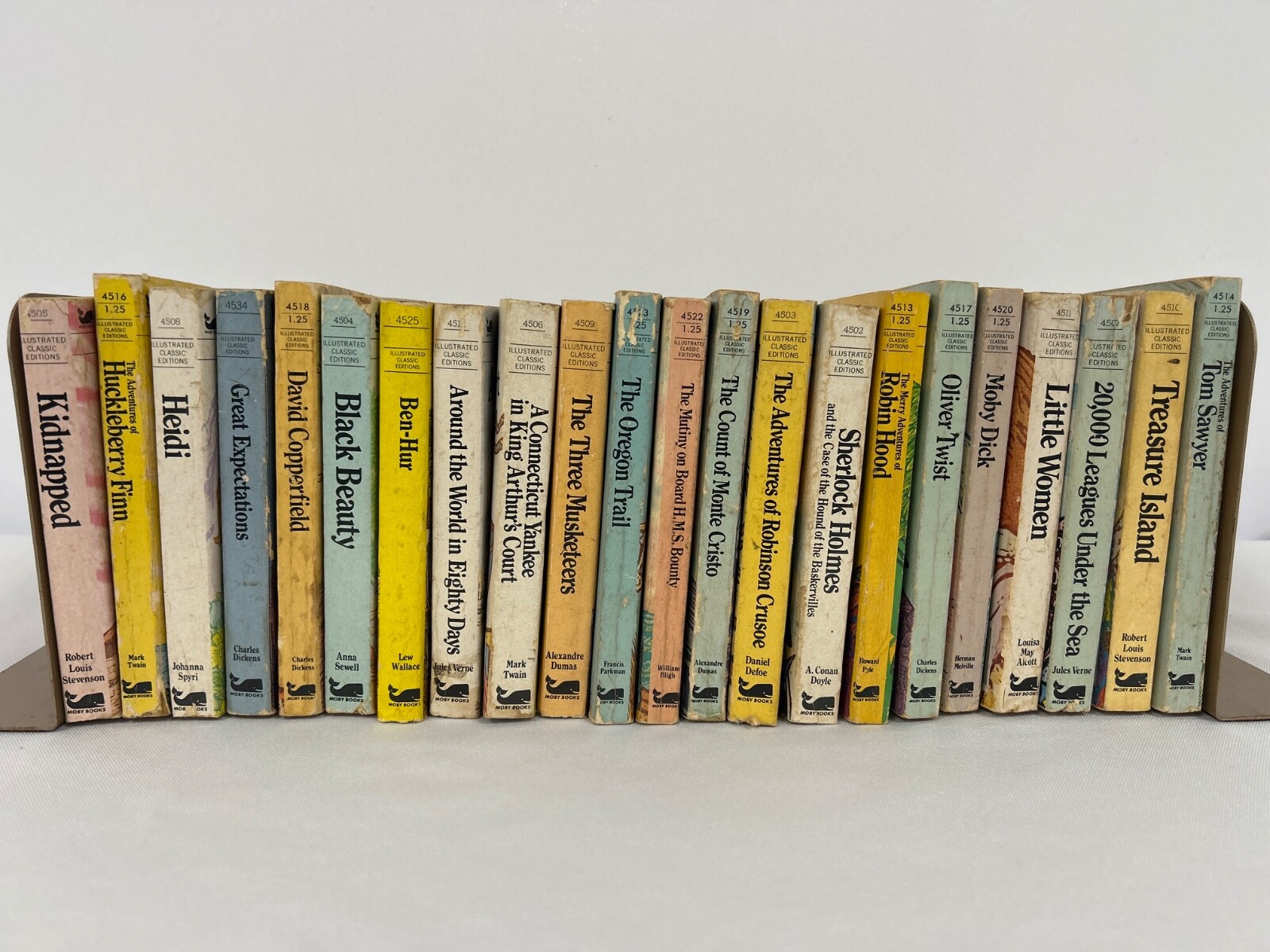 Moby Books Illustrated Classic Editions Mini Paperback Books Lot of 22