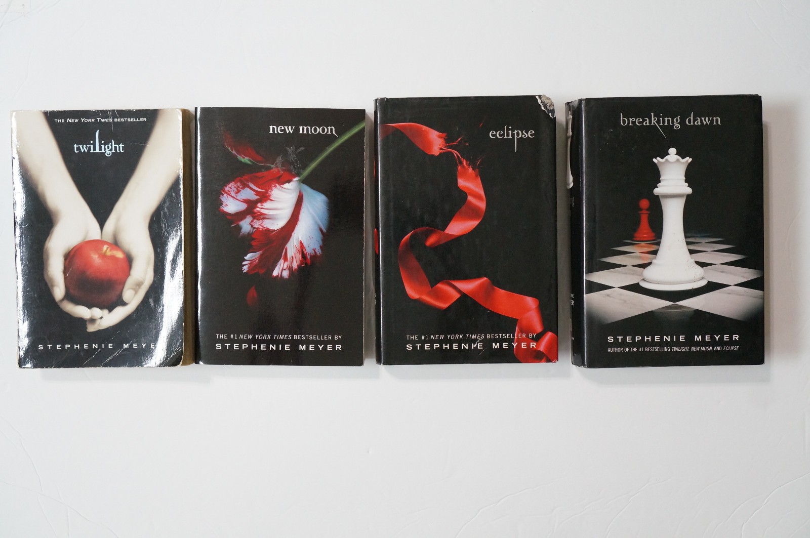 Twilight Saga Book Series 1-4 Stephenie Meyer New Moon Eclipse Breaking Dawn lot