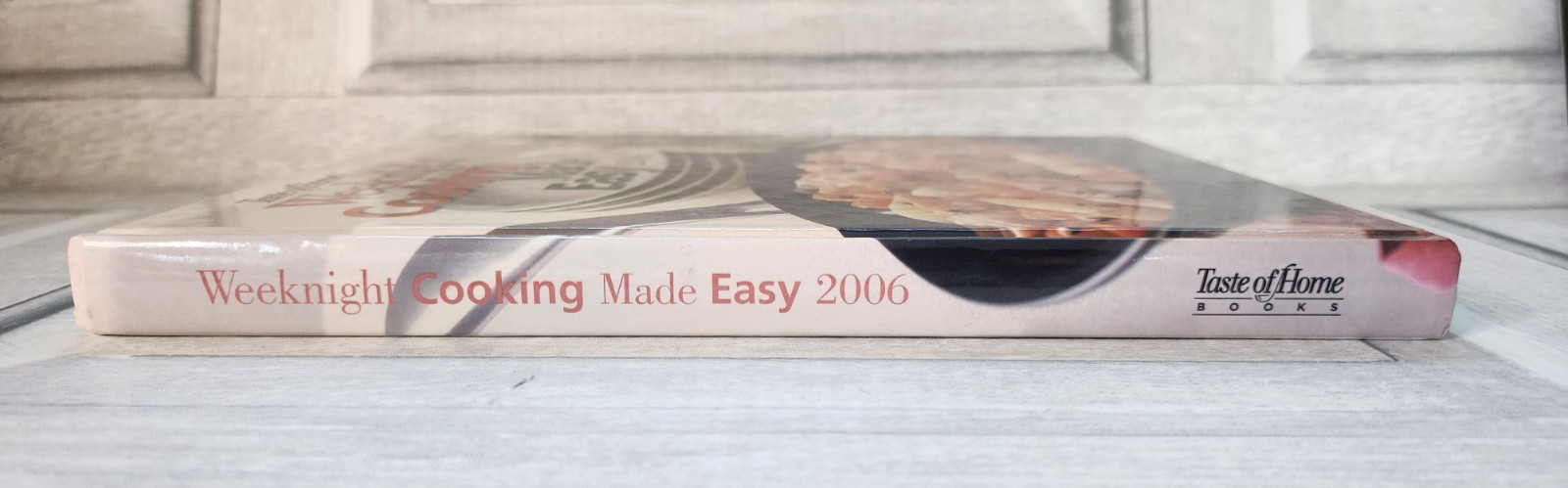 Taste of Home 2006 Weeknight Cooking Made Easy 336 pages hardcover 304 recipes
