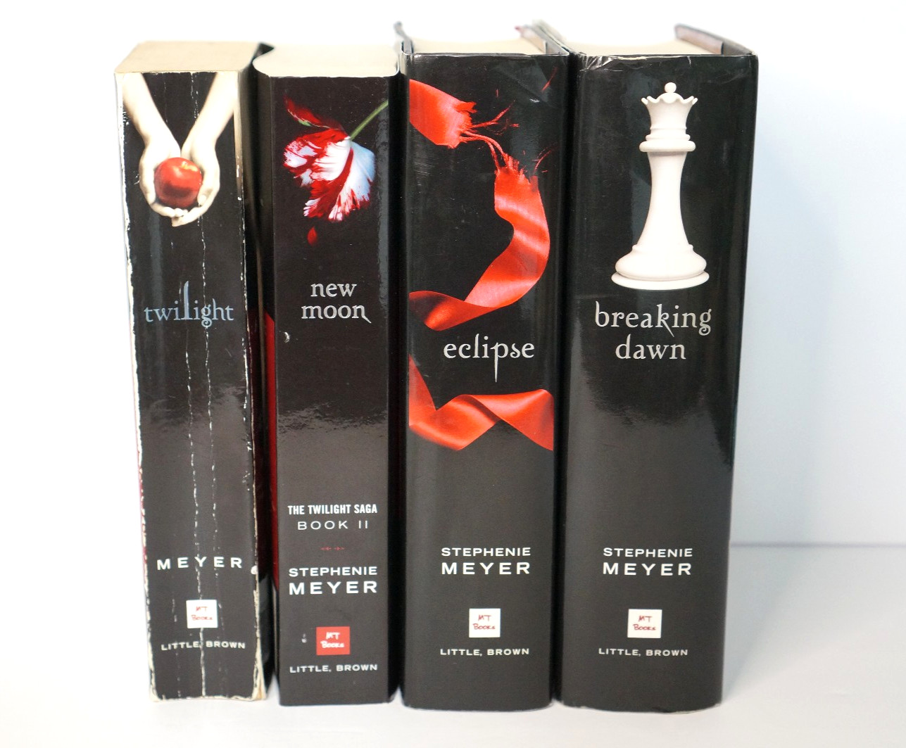 Twilight Saga Book Series 1-4 Stephenie Meyer New Moon Eclipse Breaking Dawn lot