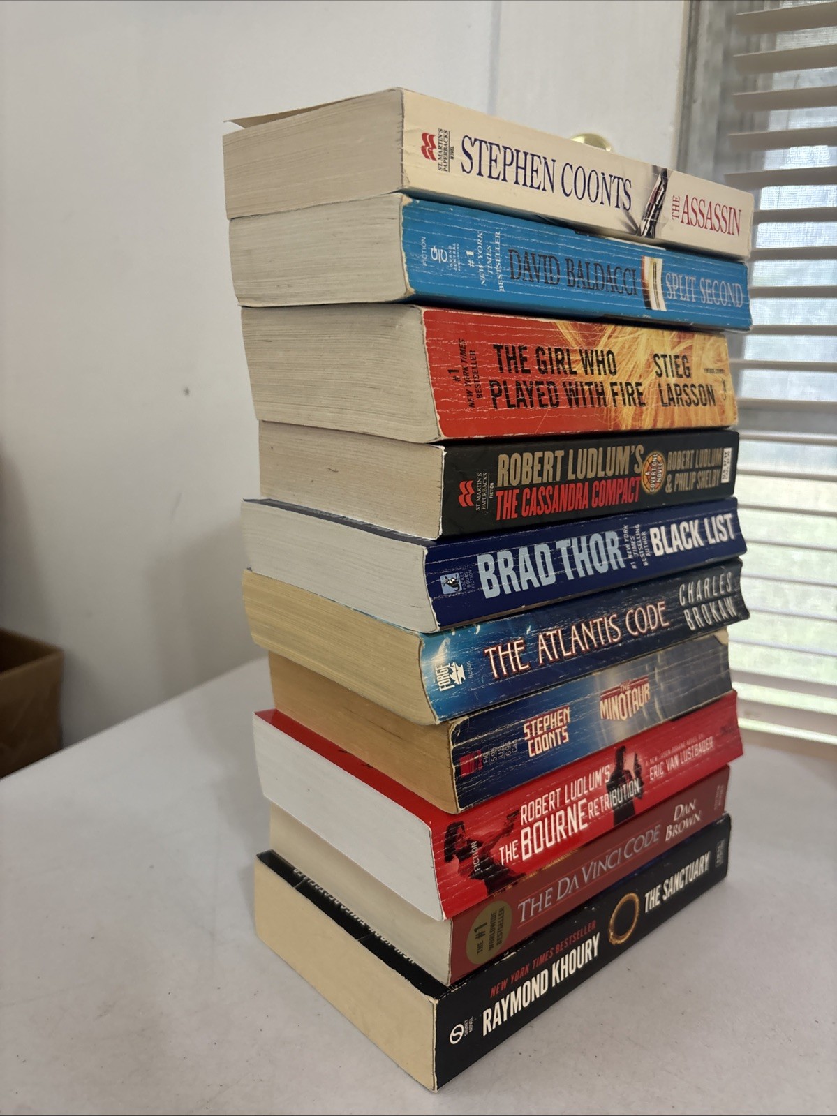 Lot of 10 – Mystery and Thrillers – Mixed Authors – FREE SHIPPING