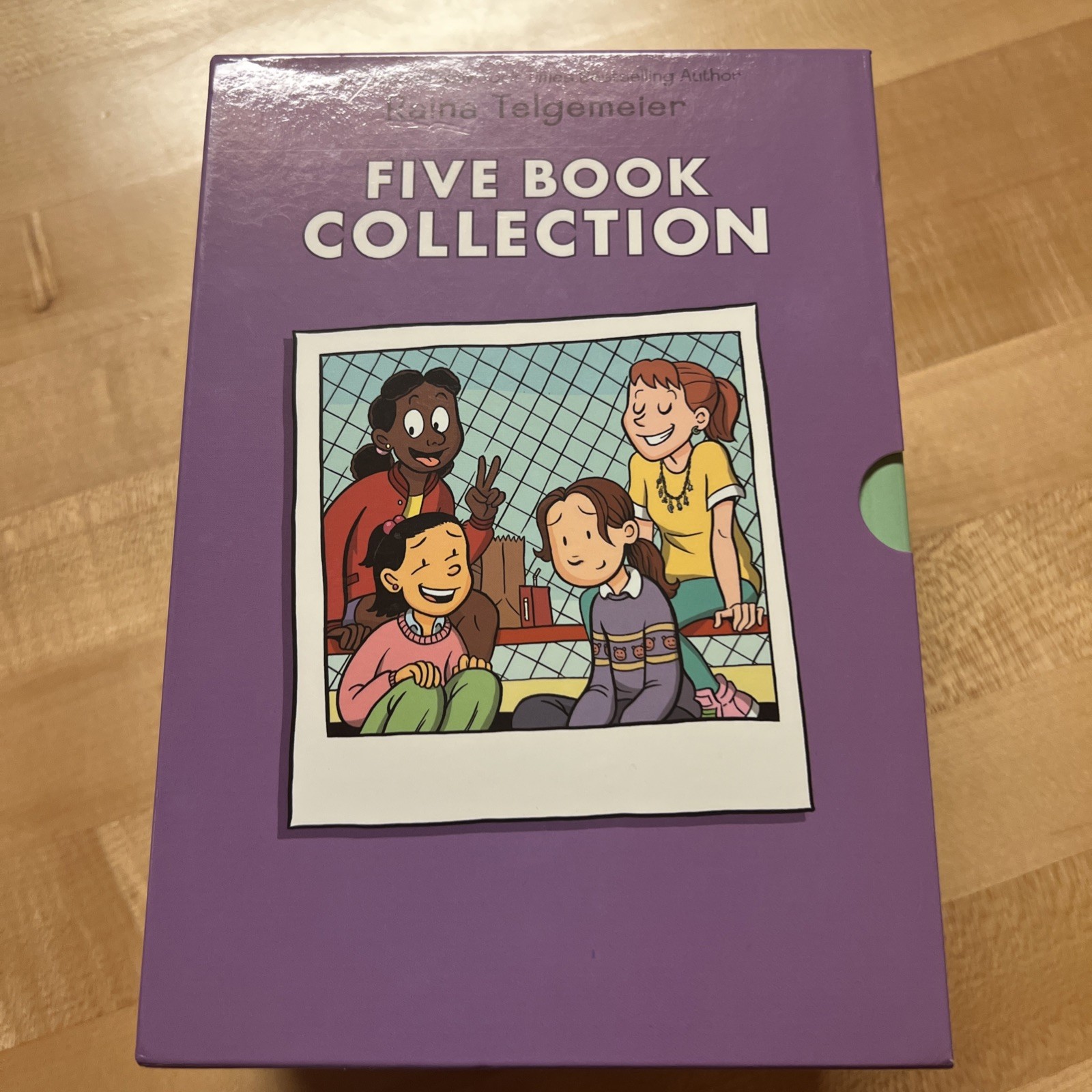 Raina Telgemeier Collection Box Set (Smile, Drama, Sisters, Ghosts, Guts)