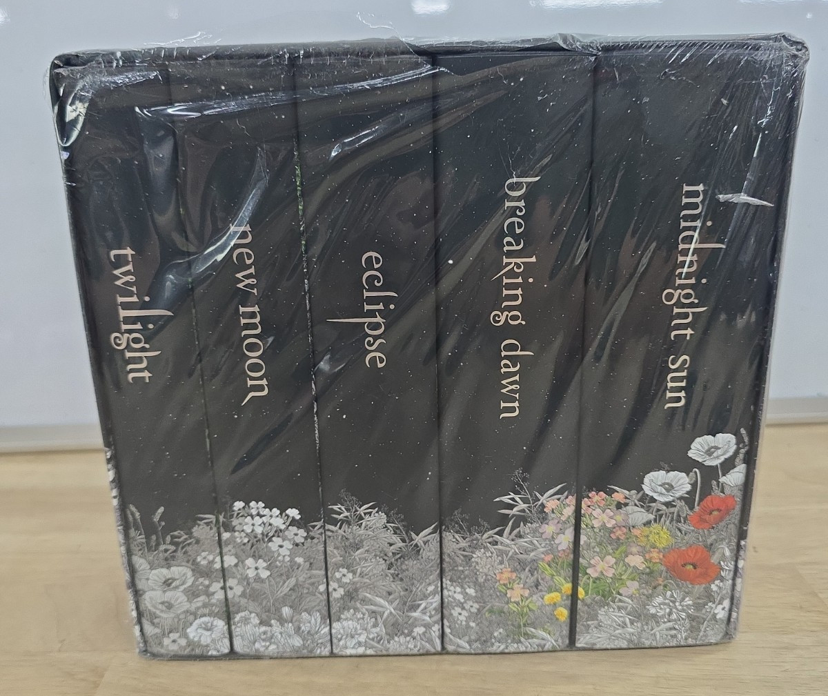 The Twilight Saga Collection by Stephenie Meyer – Deluxe Collection – Hardcover
