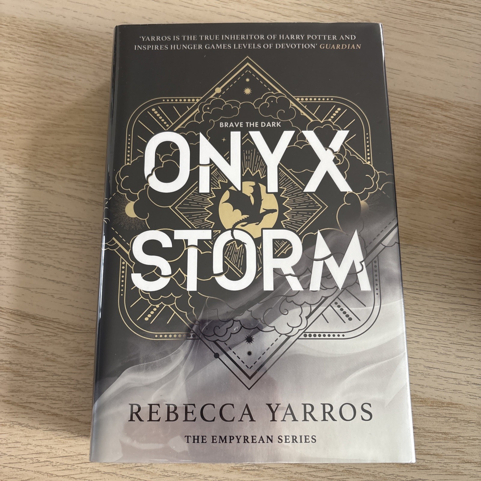 Waterstones Fourth Wing Iron Flame & Onyx Storm Rebecca Yarros