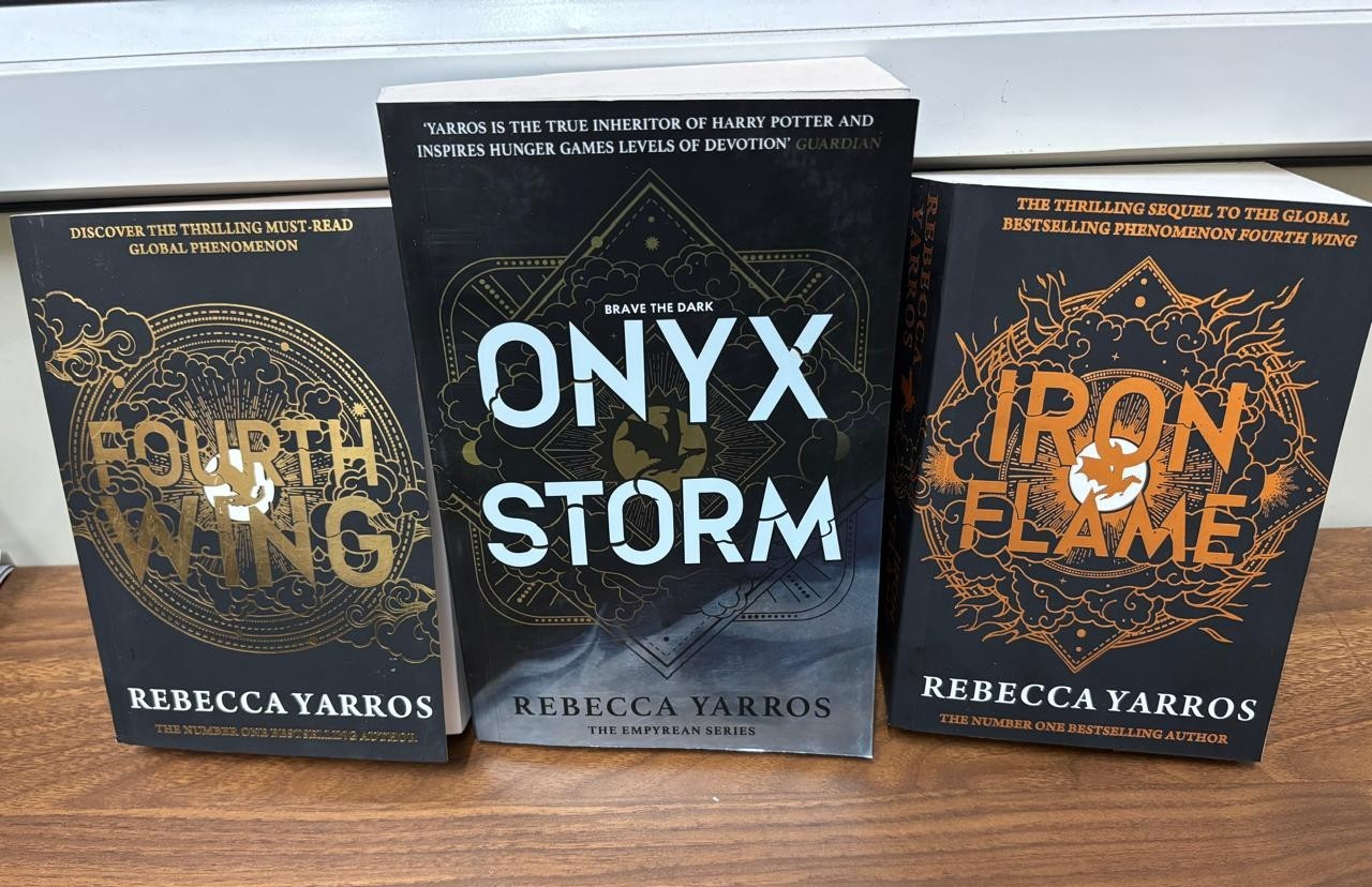Onyx Storm + Iron Flame + Fourth wing by Rebecca Yarros Paperback and English