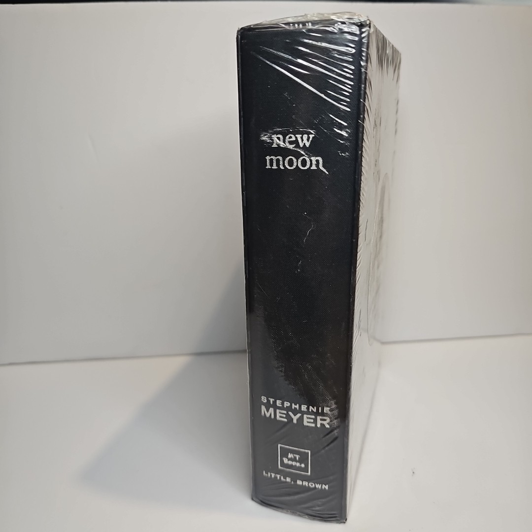 New Moon by Stephenie Meyer Collector’s Edition Deluxe Slipcase Cloth Cover