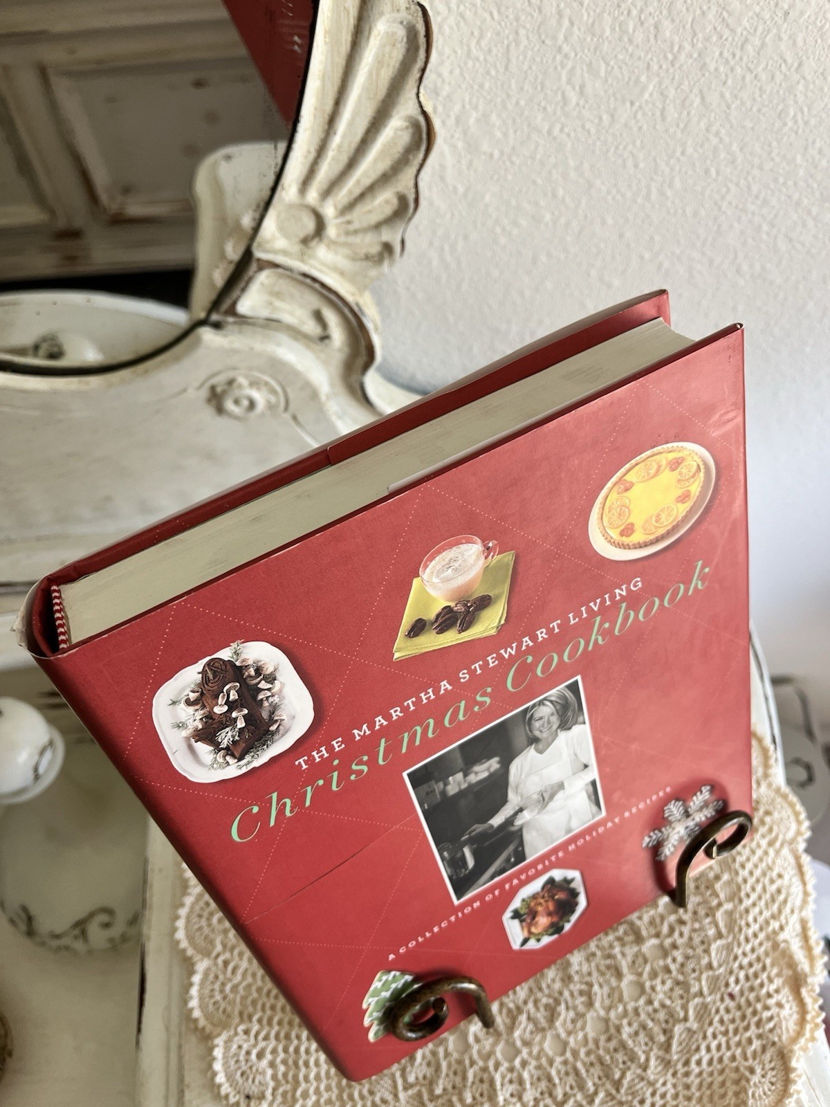 The Martha Stewart Living Christmas Cookbook: A Collection of Favorite Recipes