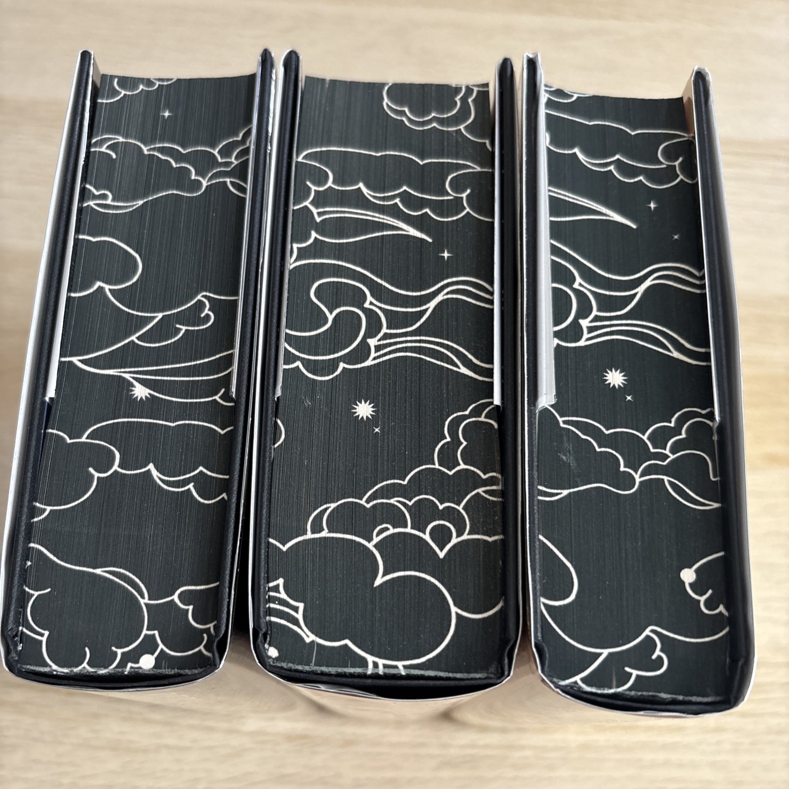 Waterstones Fourth Wing Iron Flame & Onyx Storm Rebecca Yarros