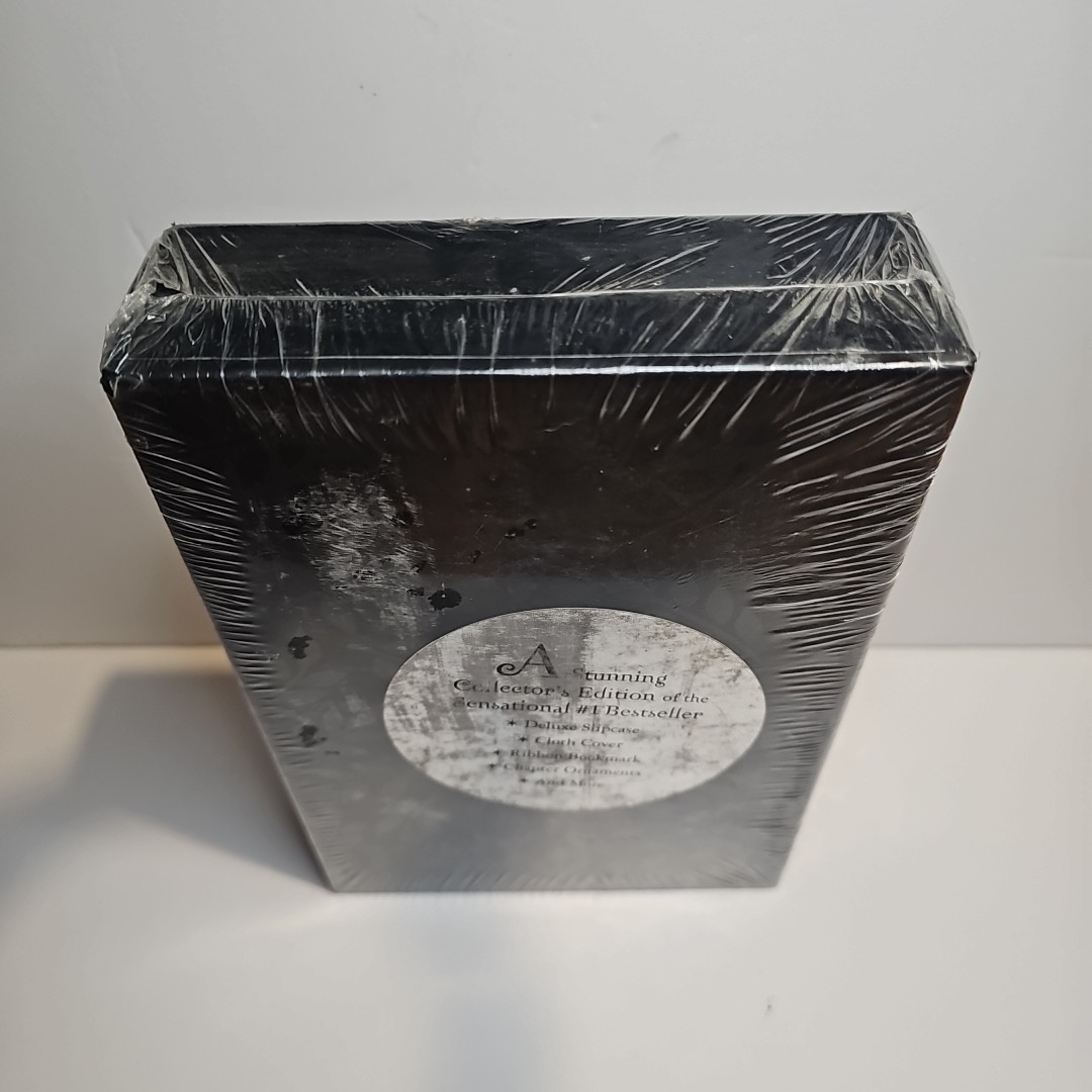 New Moon by Stephenie Meyer Collector’s Edition Deluxe Slipcase Cloth Cover
