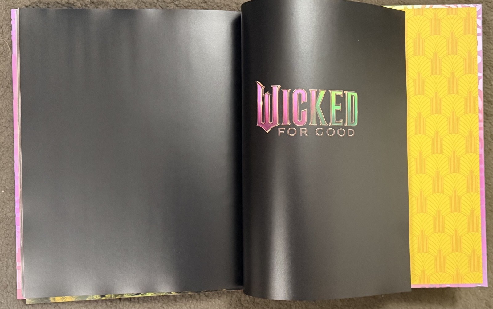 NEW WICKED – THE OFFICIAL VISUAL COMPANION Universal (2025)