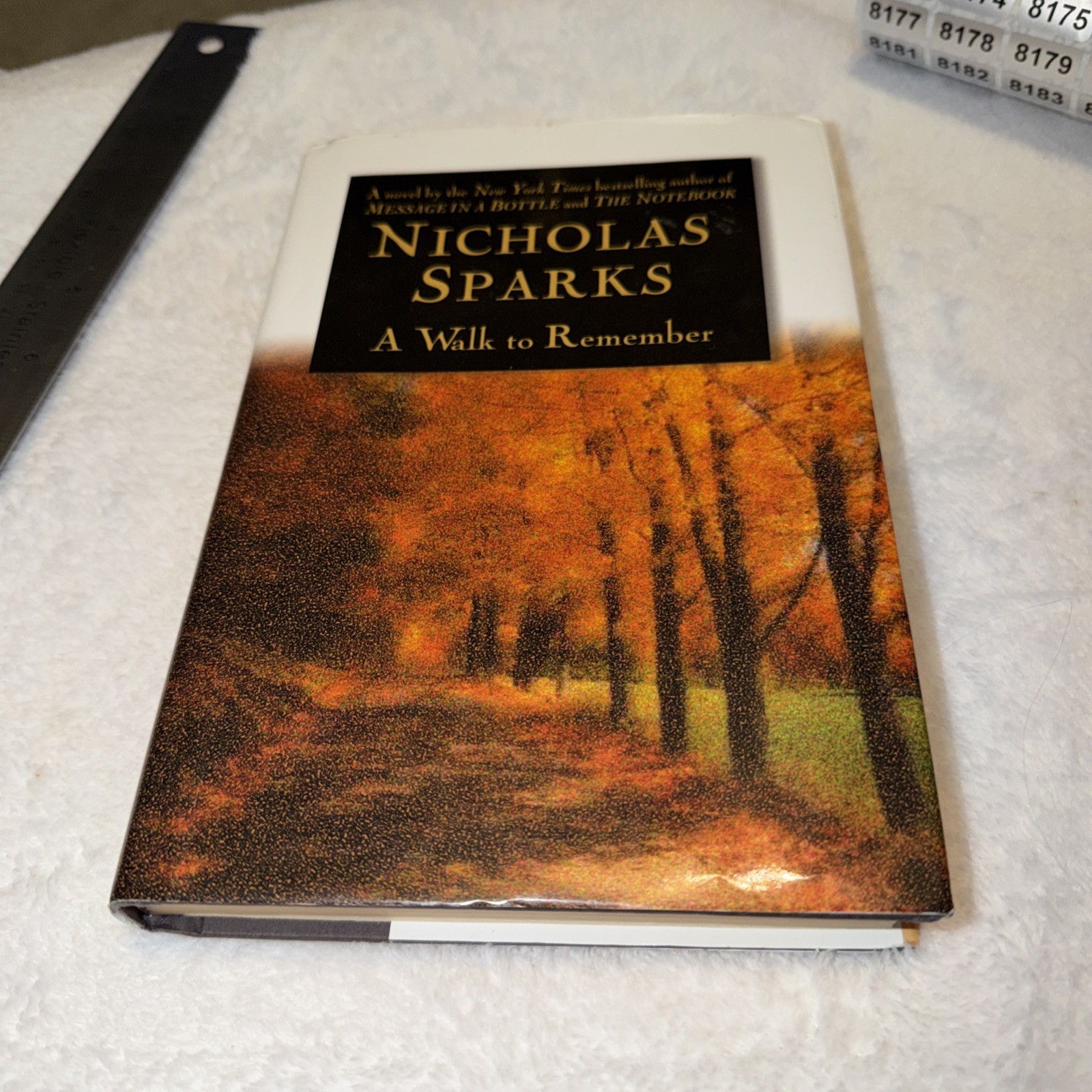 A Walk to Remember by Nicholas Sparks 1999 Hardcover Book Larger Print New