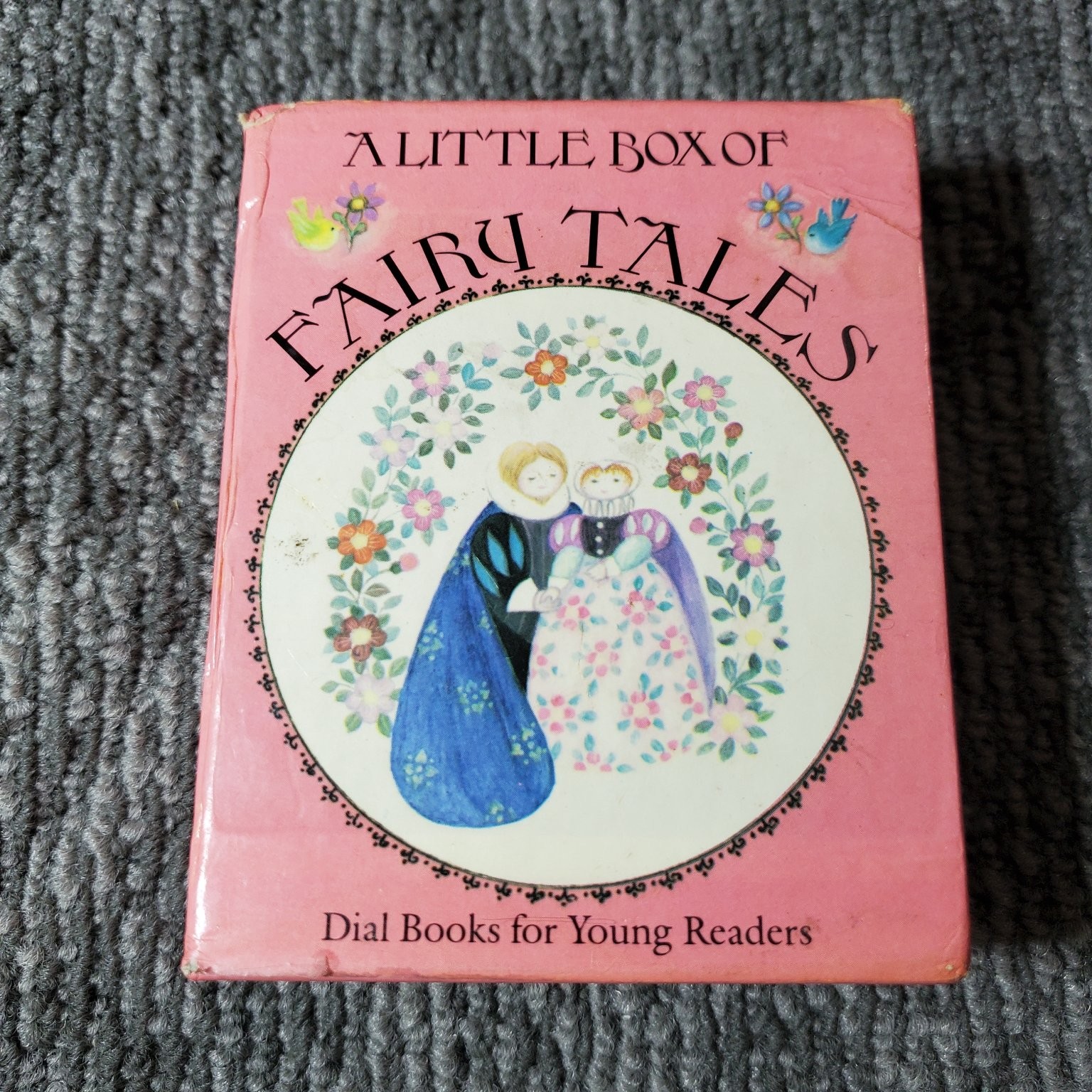 A Little Box of Fairy Tales Olive Jones 1983 Illustrated Dial Books 4 Mini Set