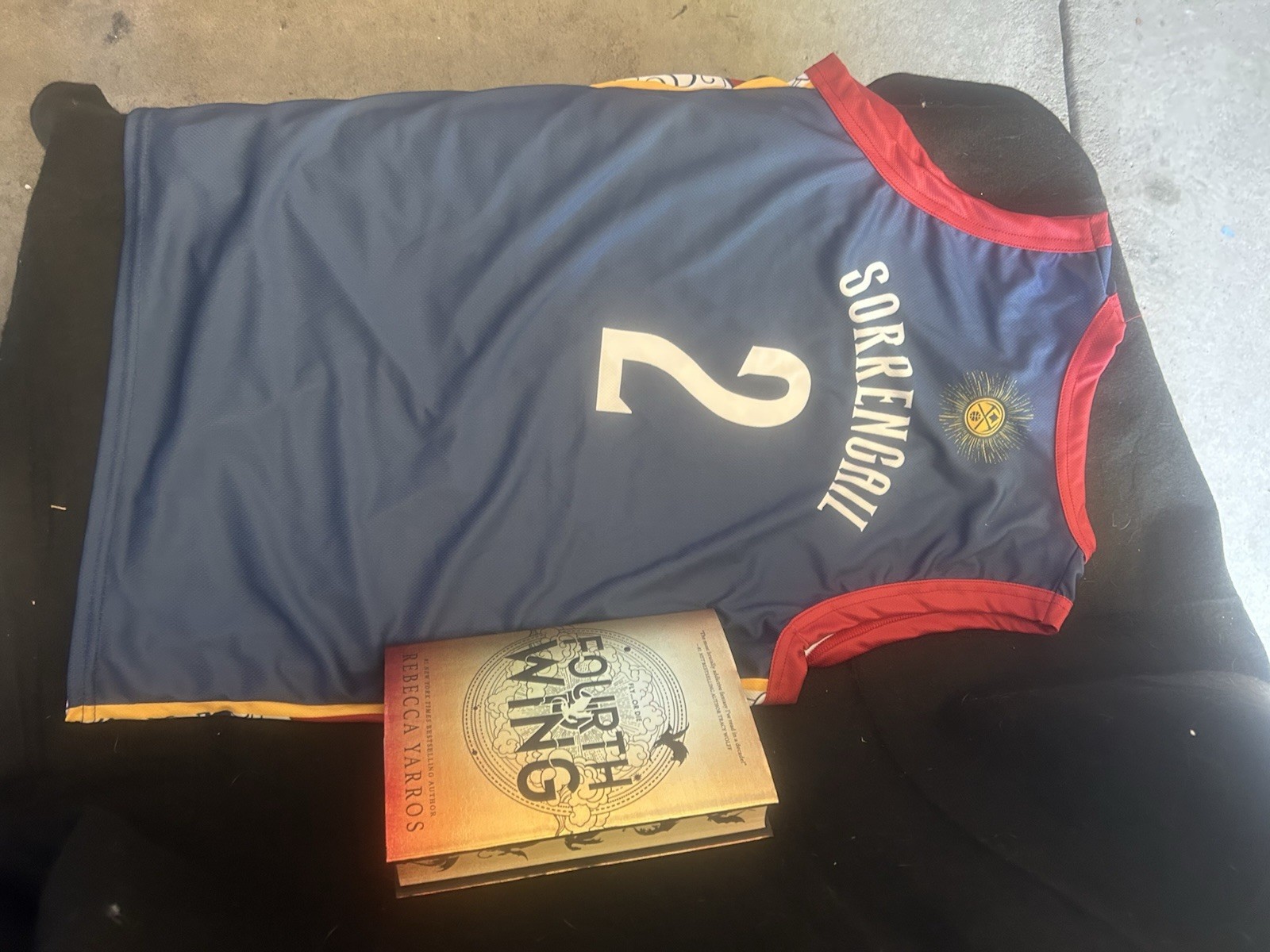 Sorrengail jersey/Fourth Wing book