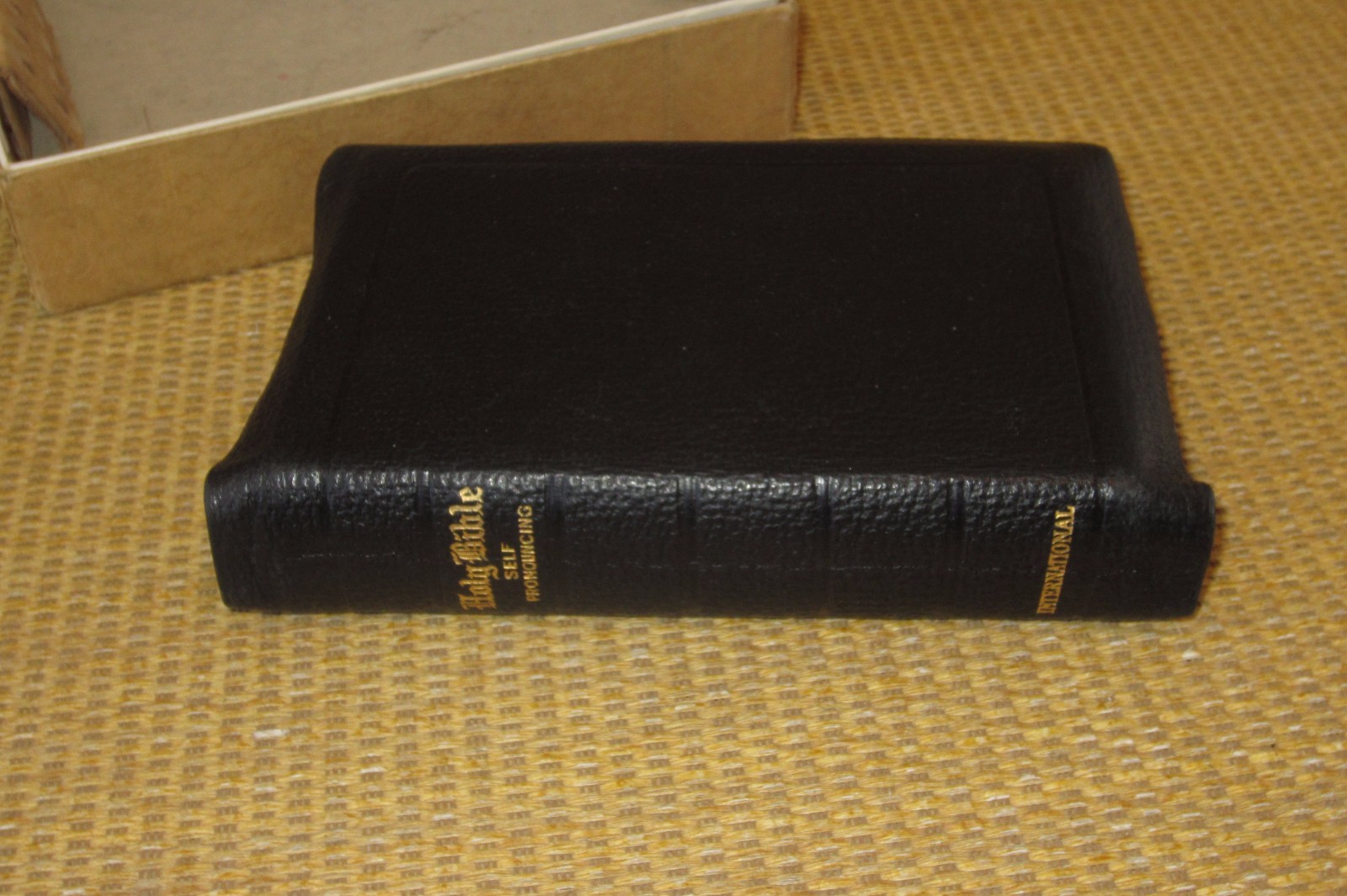 INTERNATIONAL Holy Bible | KJV STUNNING Leather Compact (4.25″ x 6.5″) in BOX