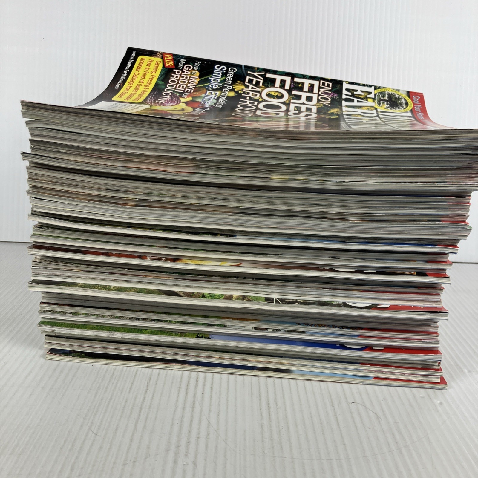 Mother Earth News Magazine Lot of 42 2010 to 2019 homesteading farming 2010s