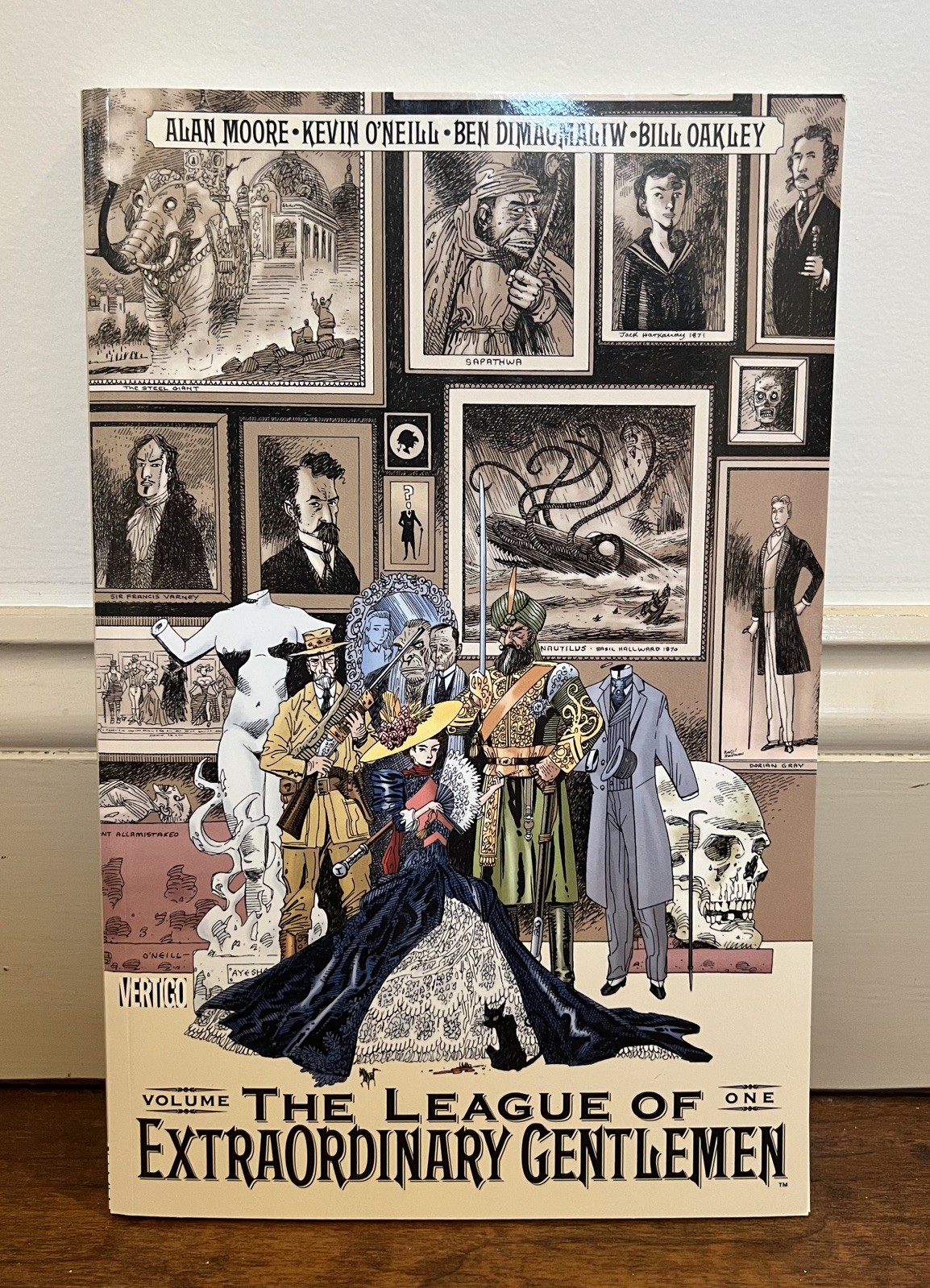 The League of Extraordinary Gentlemen, Vol. 1 – paperback