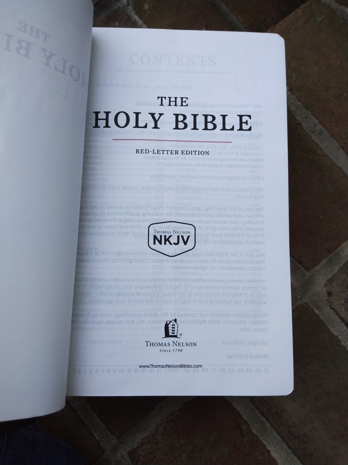 NKJV Personal Size Reference Bible Sovereign Collection-Black Genuine Leather