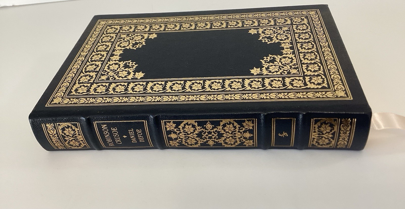 Robinson Crusoe Daniel Defoe Easton Press Collector’s Edition Leatherbound Book